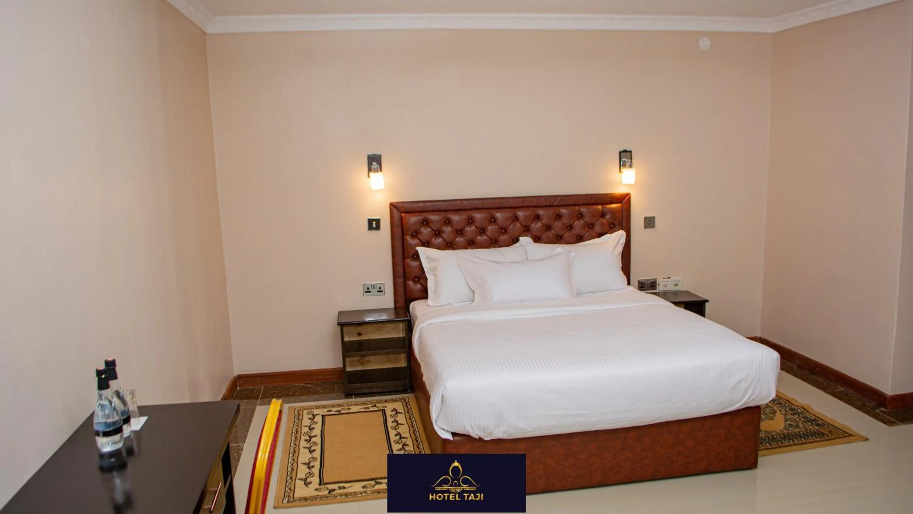 Bedroom, Bed in HOTEL TAJI