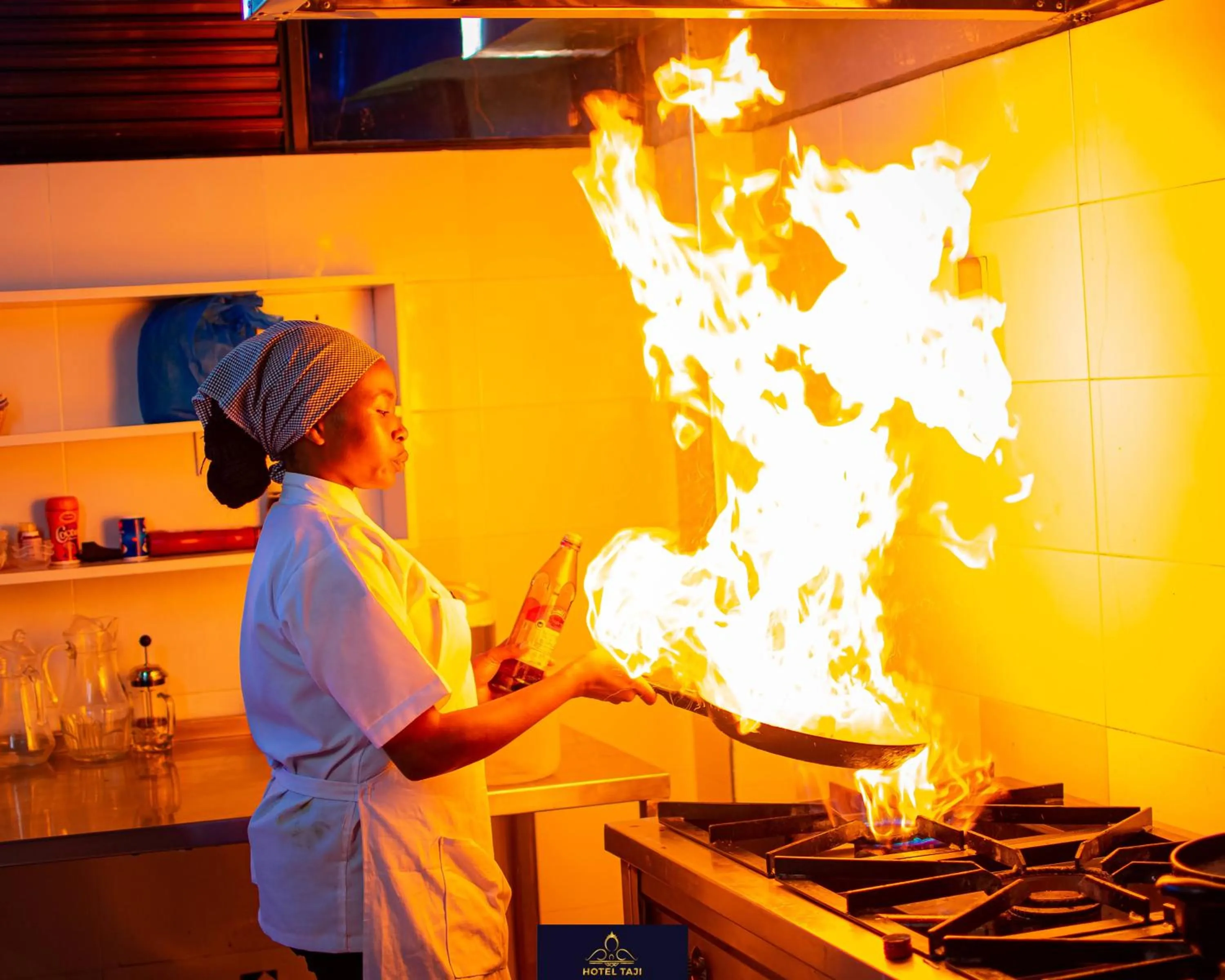 Restaurant/places to eat in HOTEL TAJI