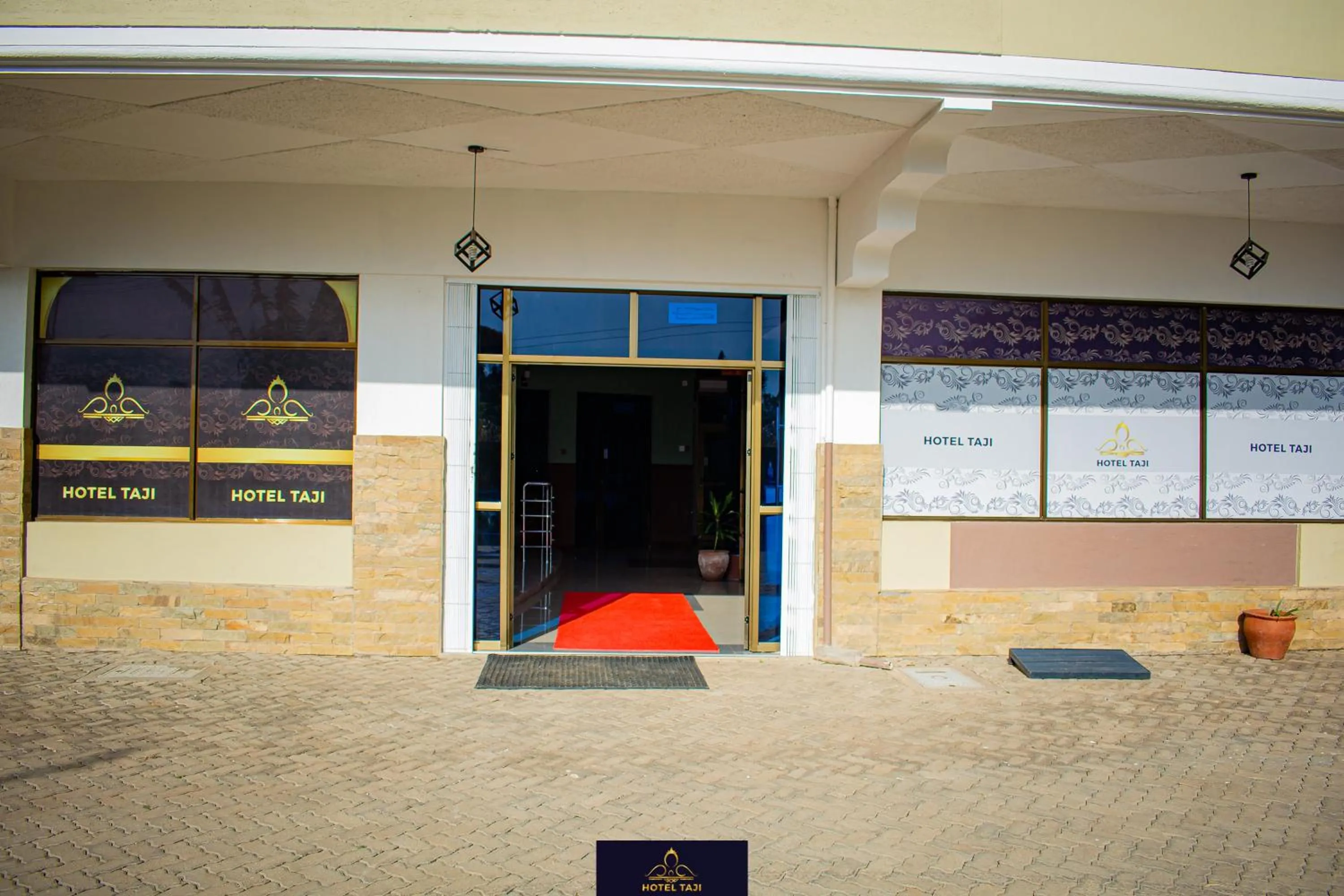 Facade/entrance in HOTEL TAJI