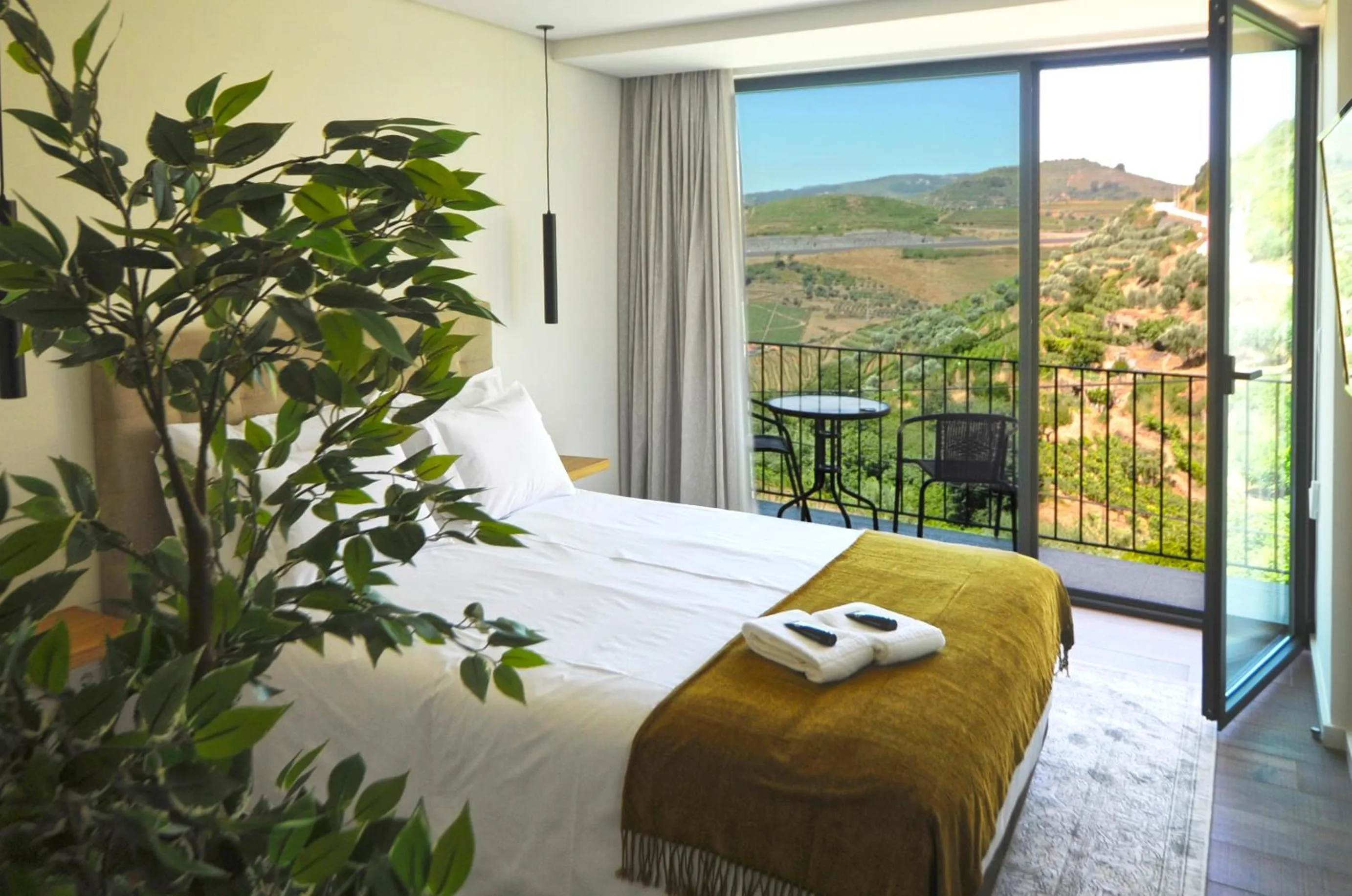 Photo of the whole room, Bed in DouroXisto