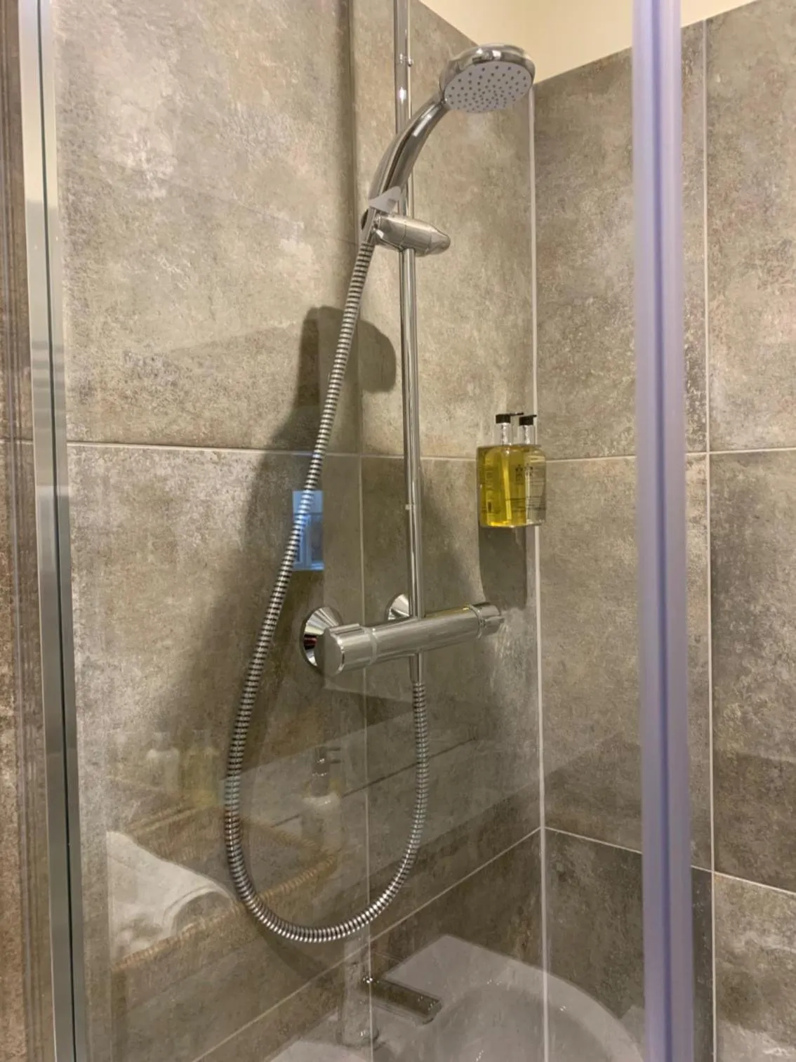 Shower in Shoulder of Mutton Inn