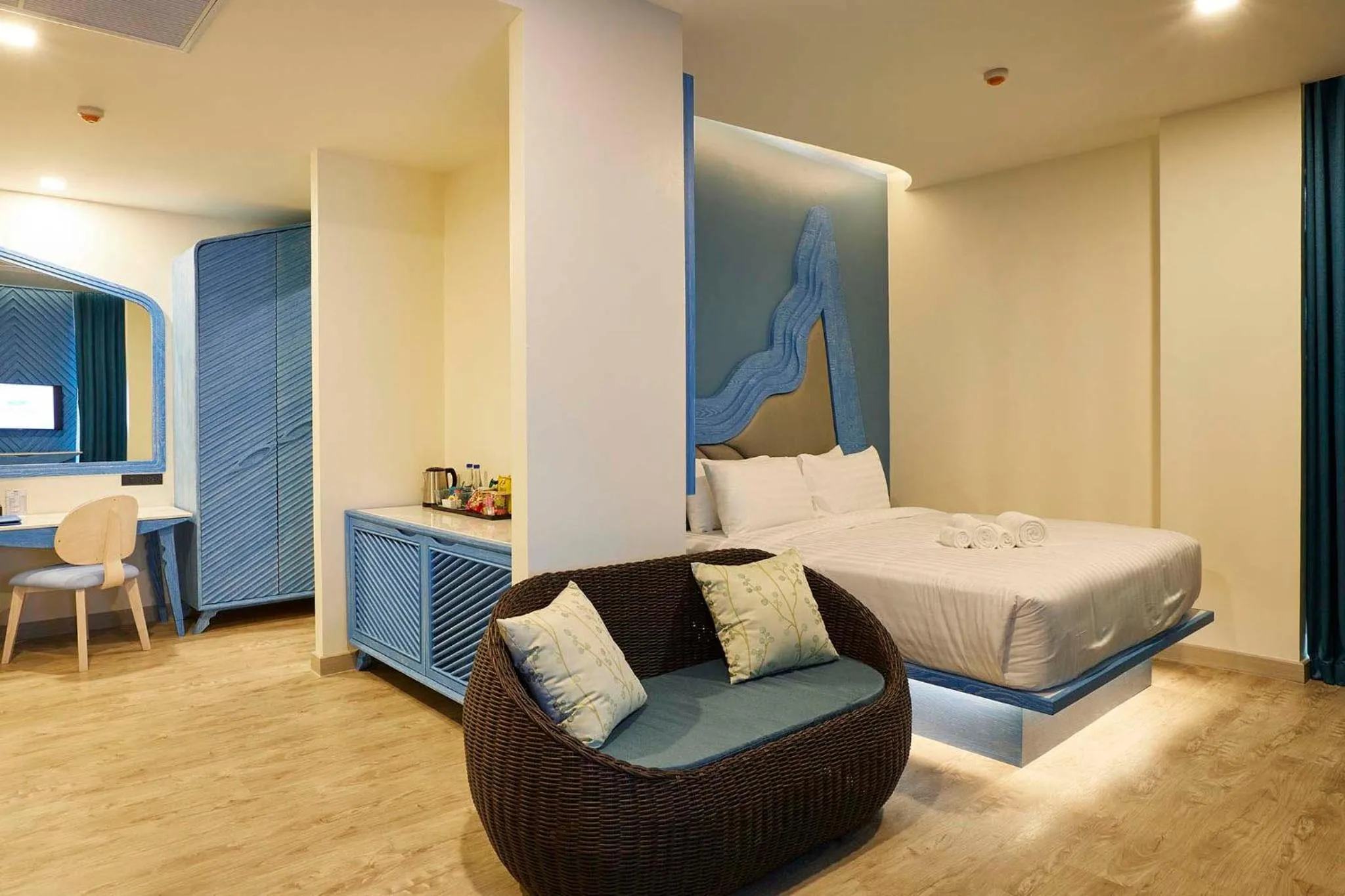 Photo of the whole room, Bed in Elmas Cha Am Design Hotel