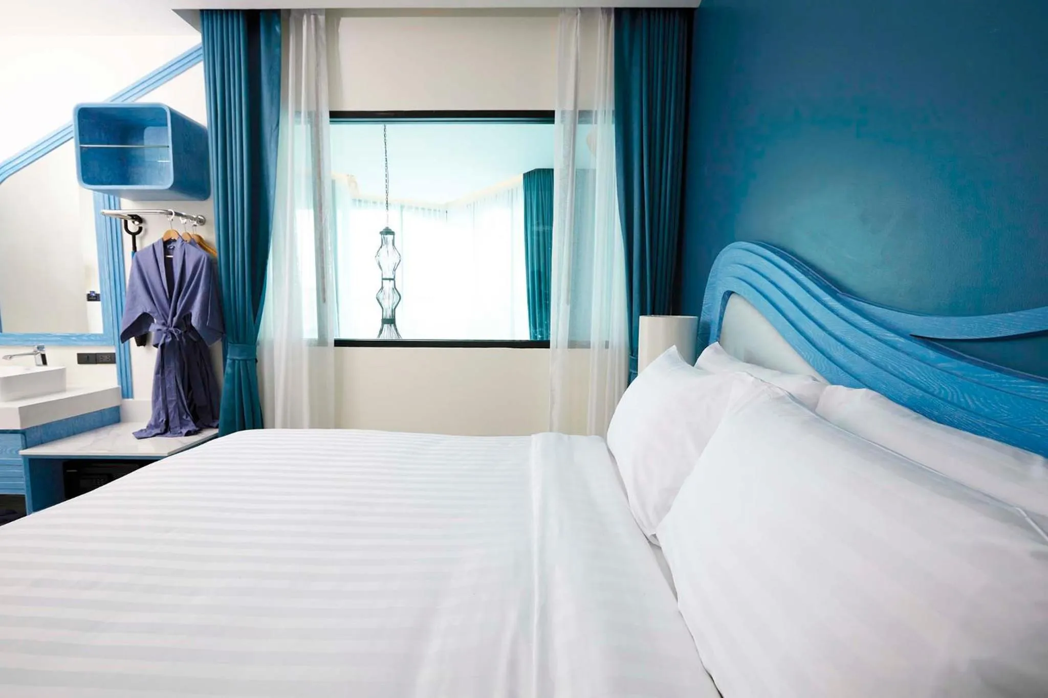 Photo of the whole room, Bed in Elmas Cha Am Design Hotel