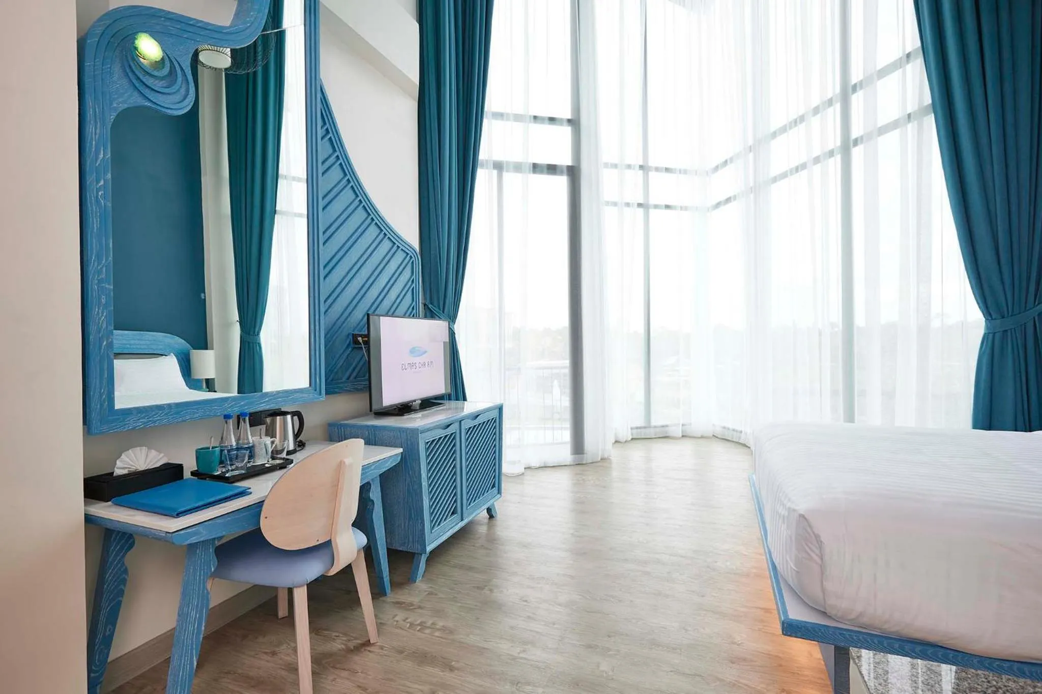 Communal lounge/ TV room, Bed in Elmas Cha Am Design Hotel