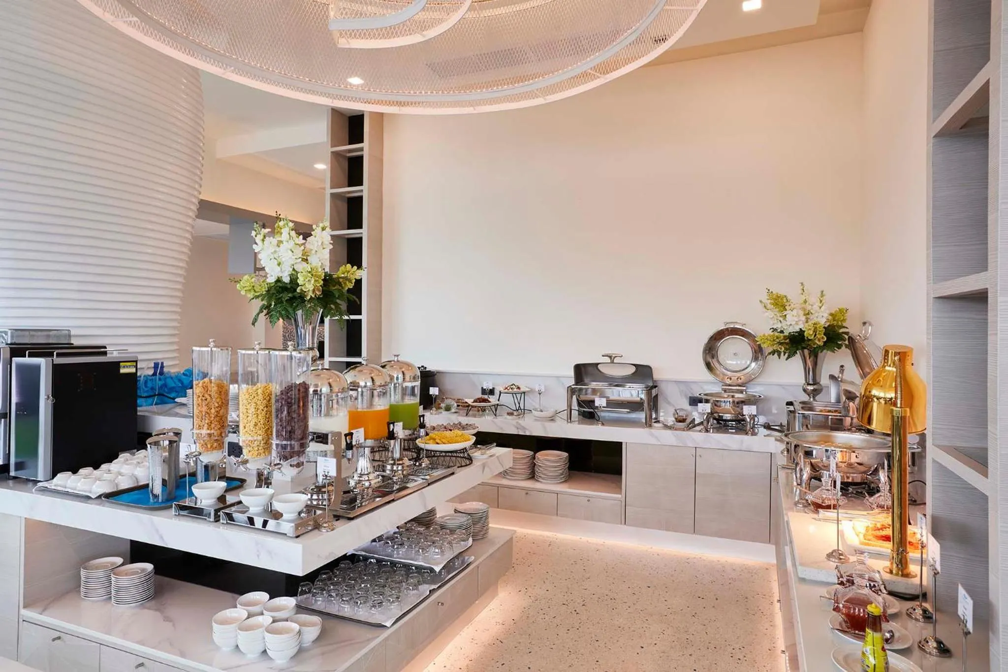 Restaurant/places to eat in Elmas Cha Am Design Hotel