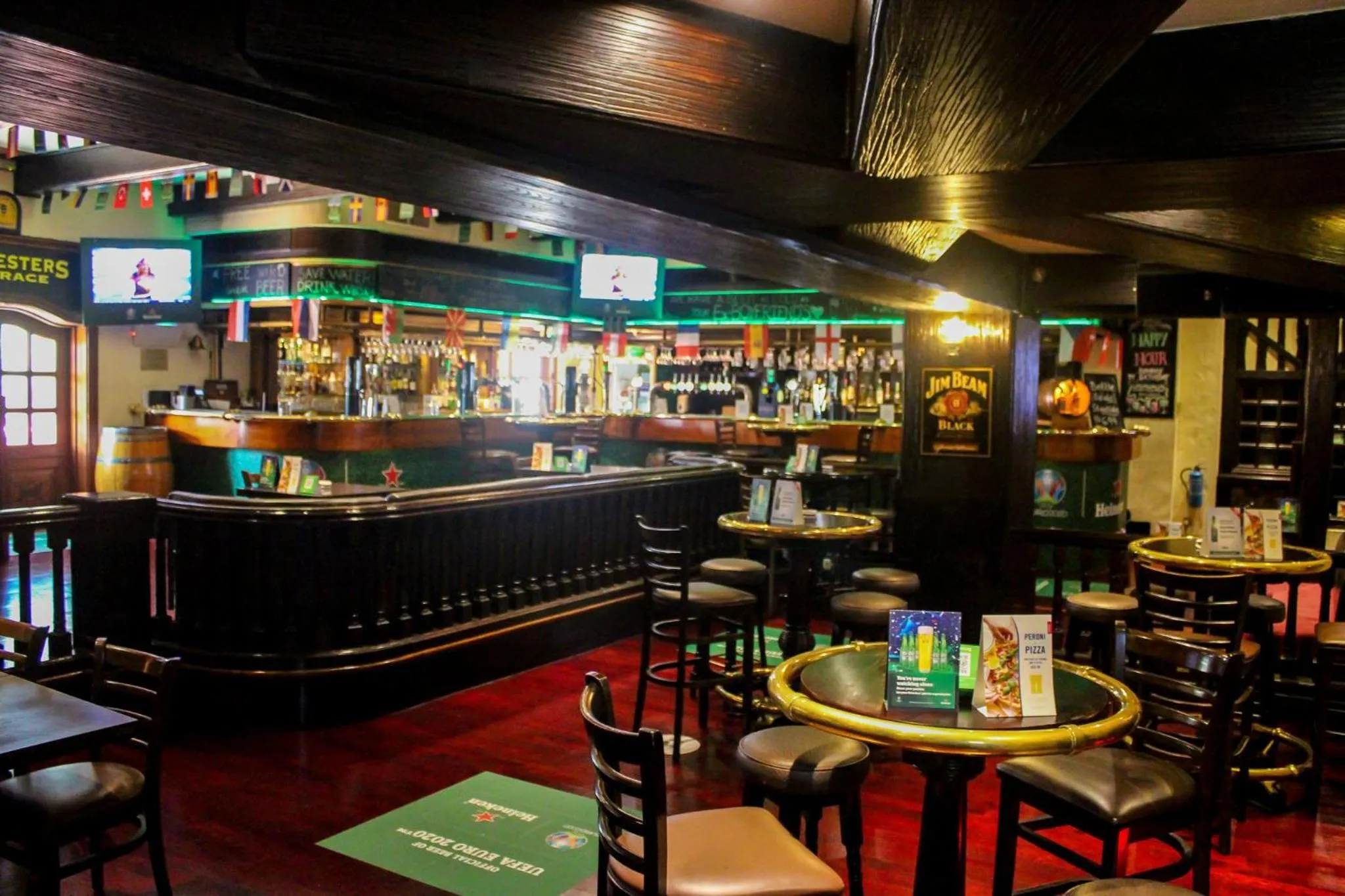 Lounge or bar in Millennium Plaza Downtown, Dubai