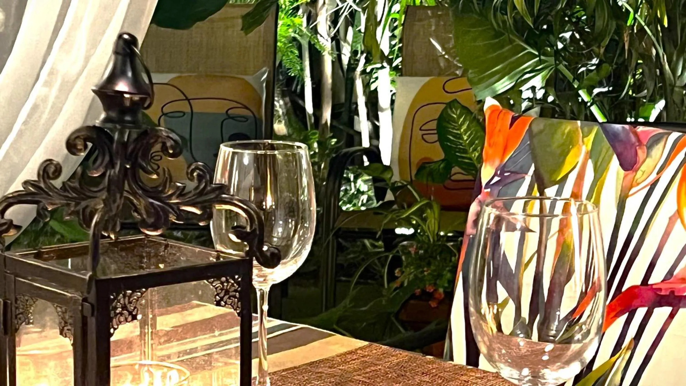 Garden in Dickinson Guest House, Guadalajara Expo