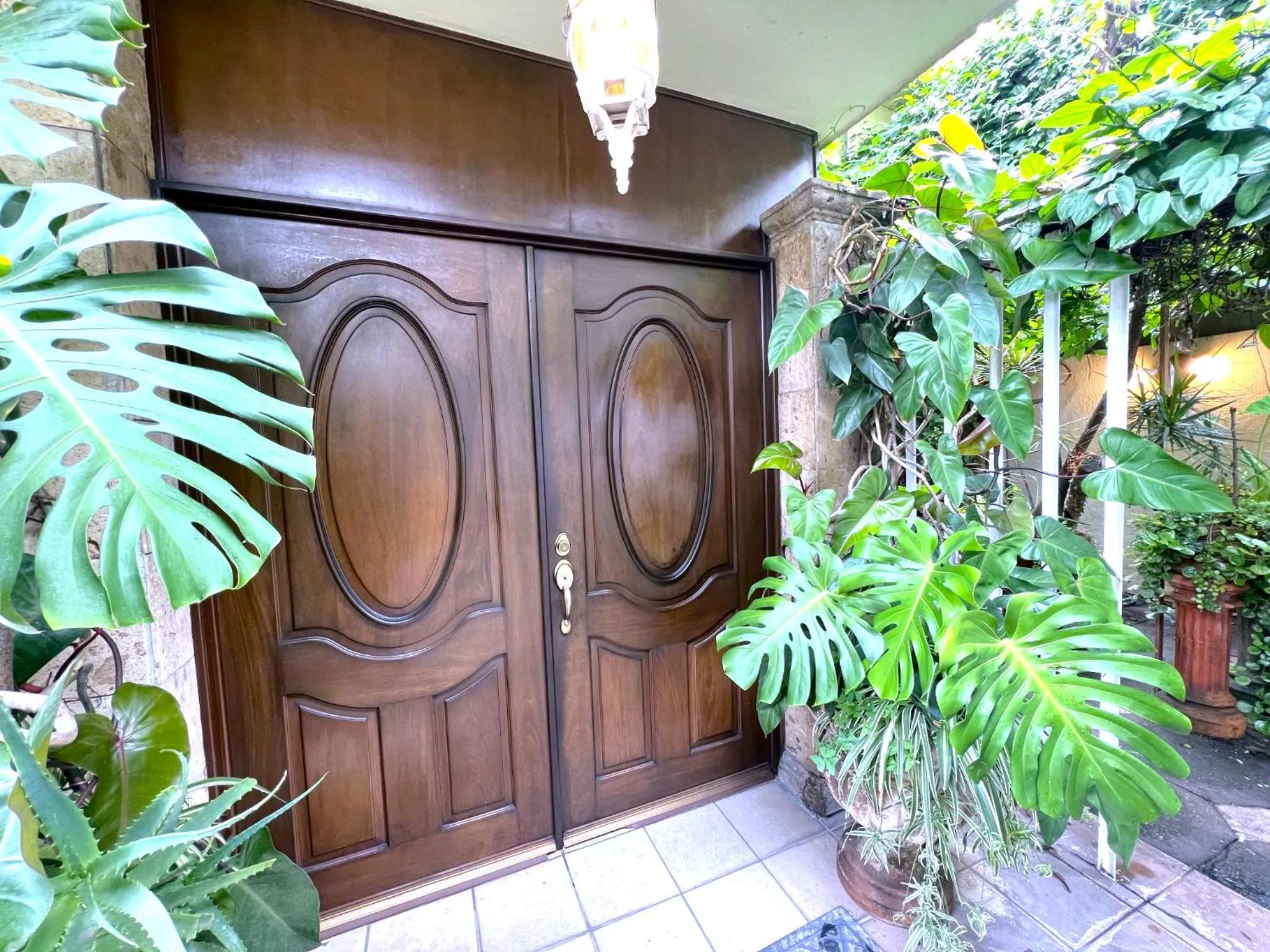 Facade/entrance in Dickinson Guest House, Guadalajara Expo