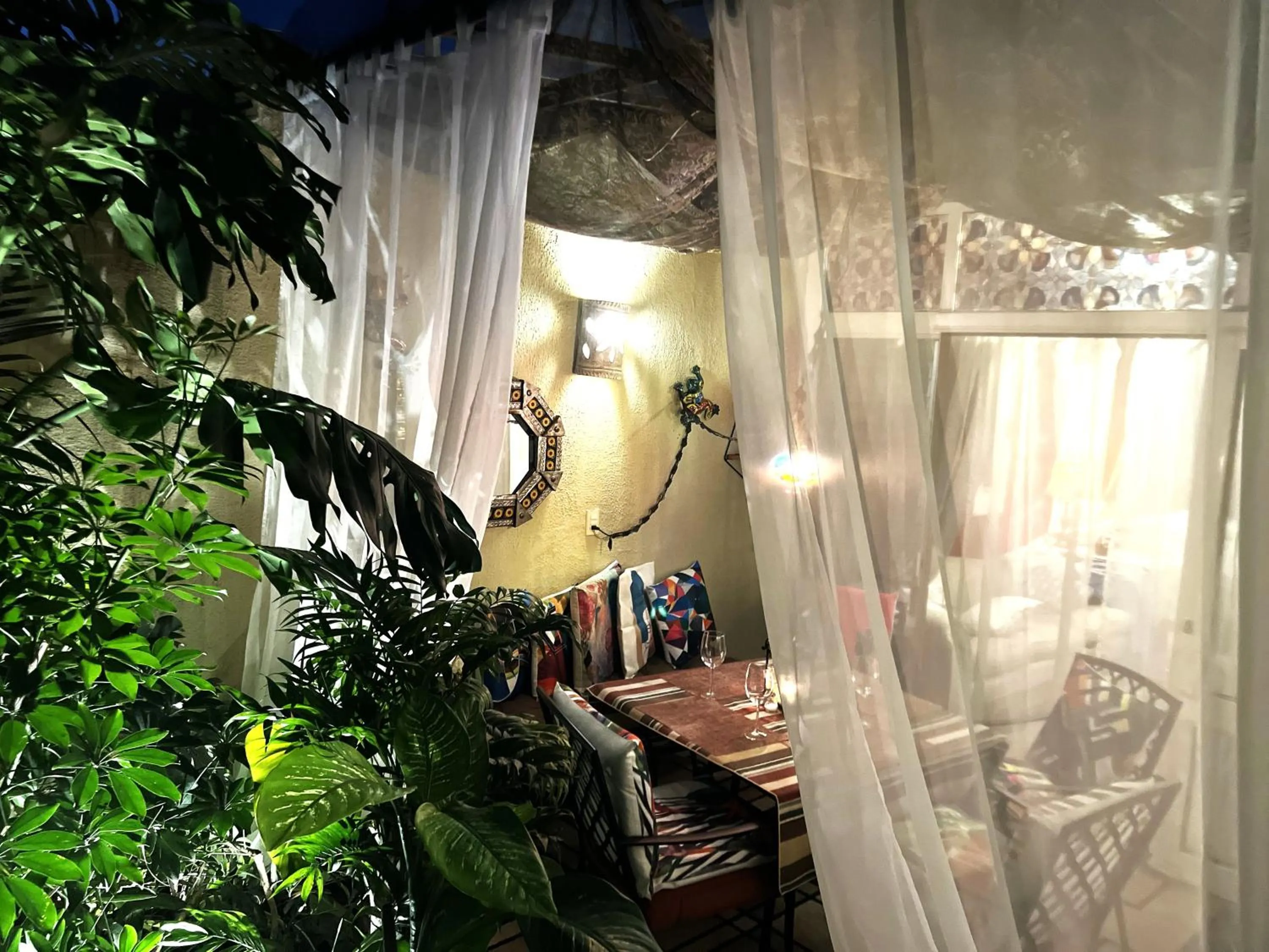 Garden in Dickinson Guest House, Guadalajara Expo