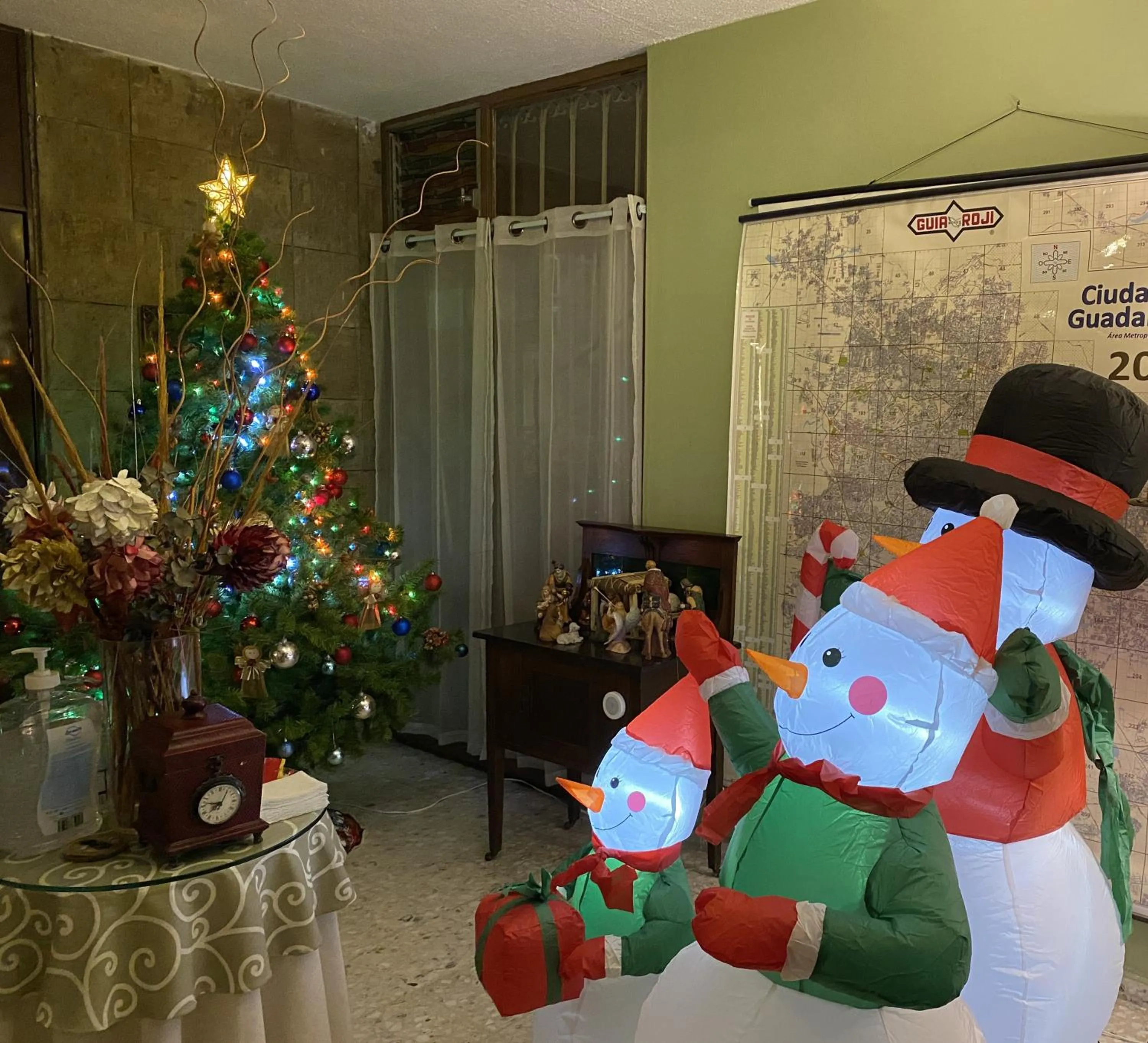 Facade/entrance in Dickinson Guest House, Guadalajara Expo