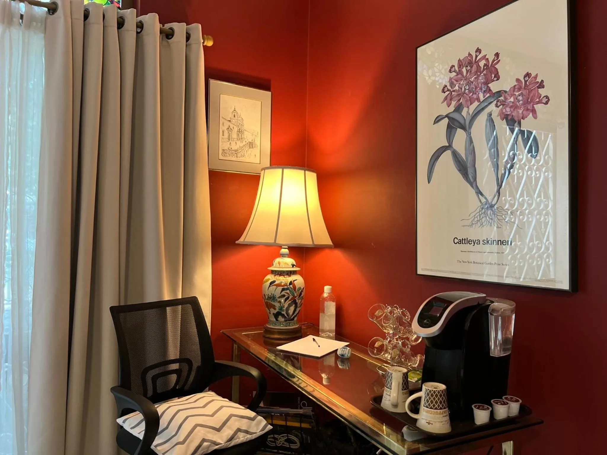 Coffee/tea facilities in Dickinson Guest House, Guadalajara Expo