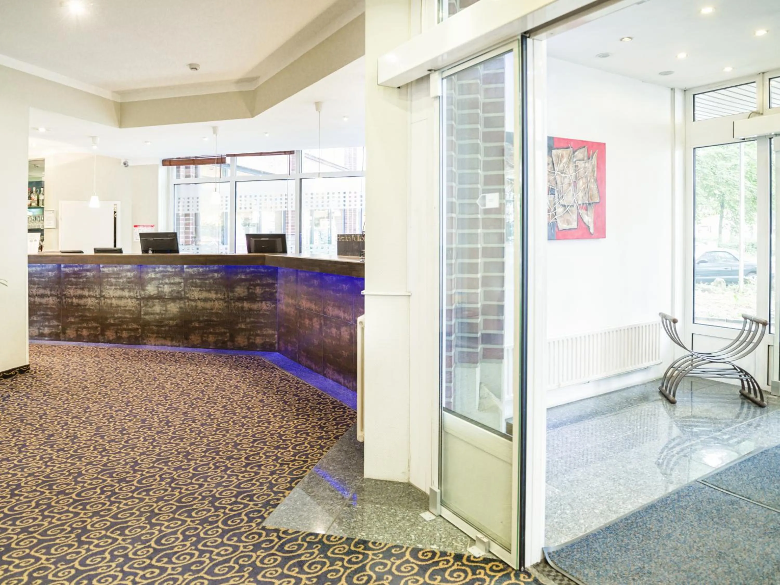 Lobby or reception in Hotel Domicil Hamburg by Golden Tulip