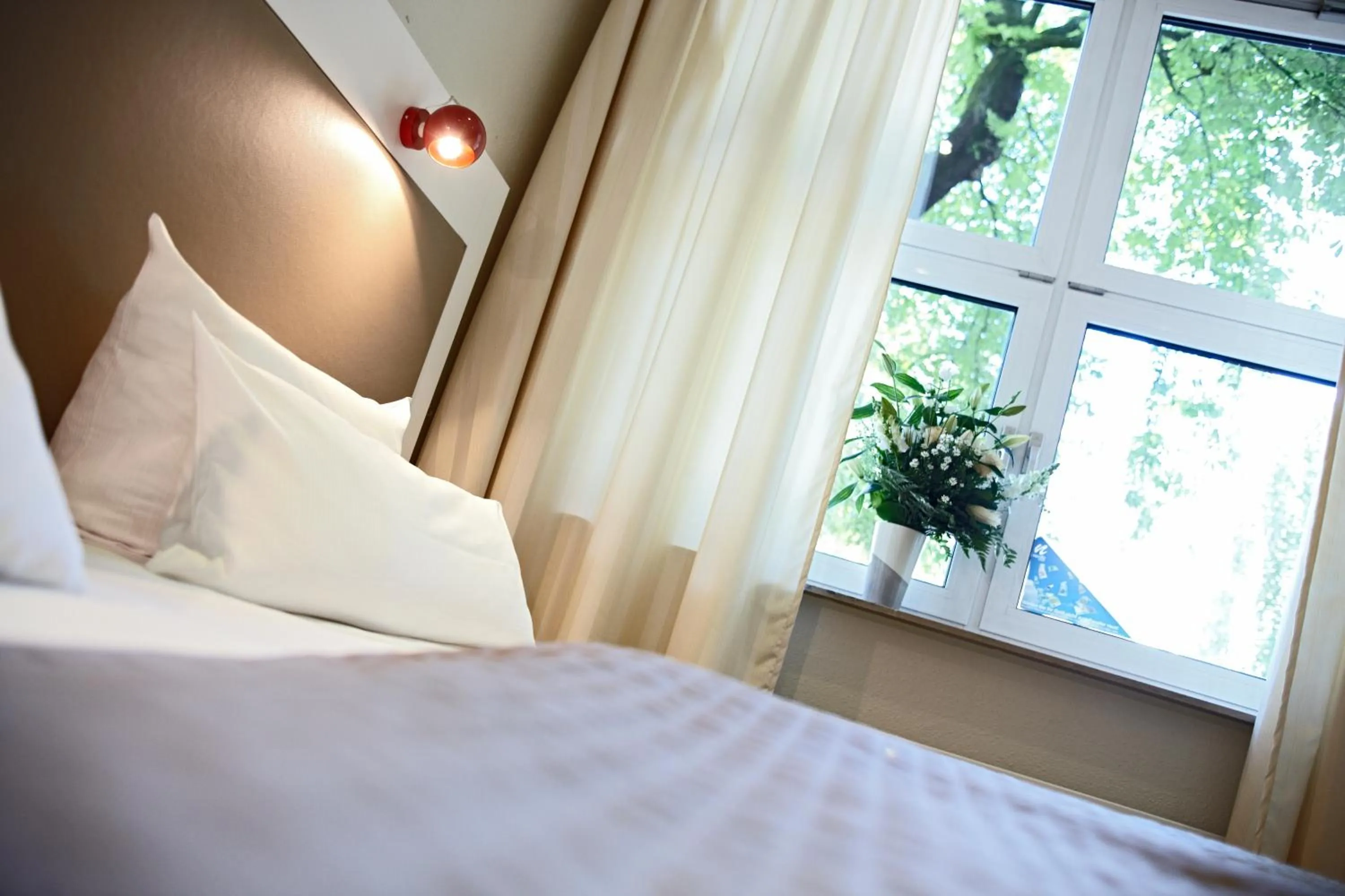 Bed in Hotel Domicil Hamburg by Golden Tulip