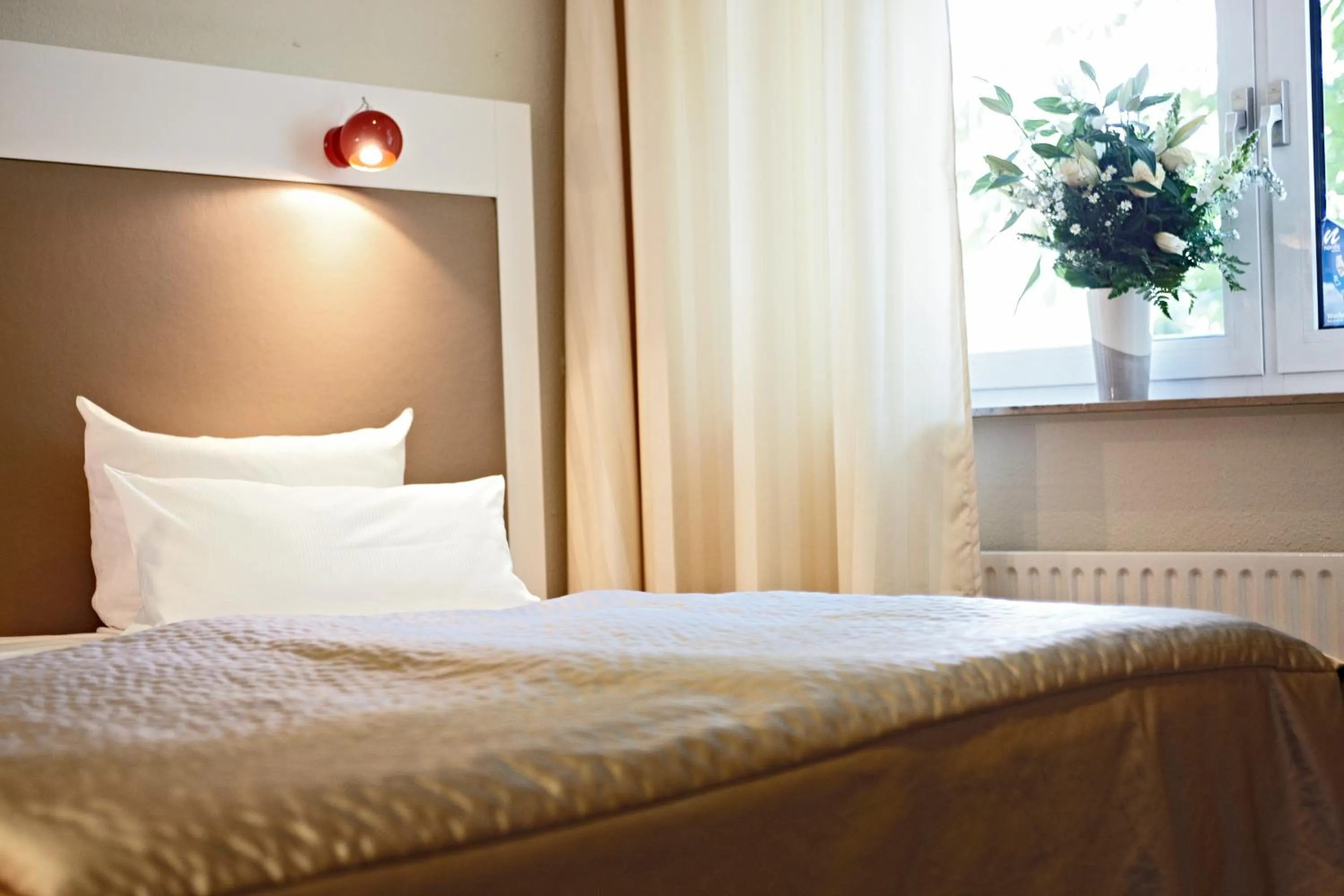 Bed in Hotel Domicil Hamburg by Golden Tulip