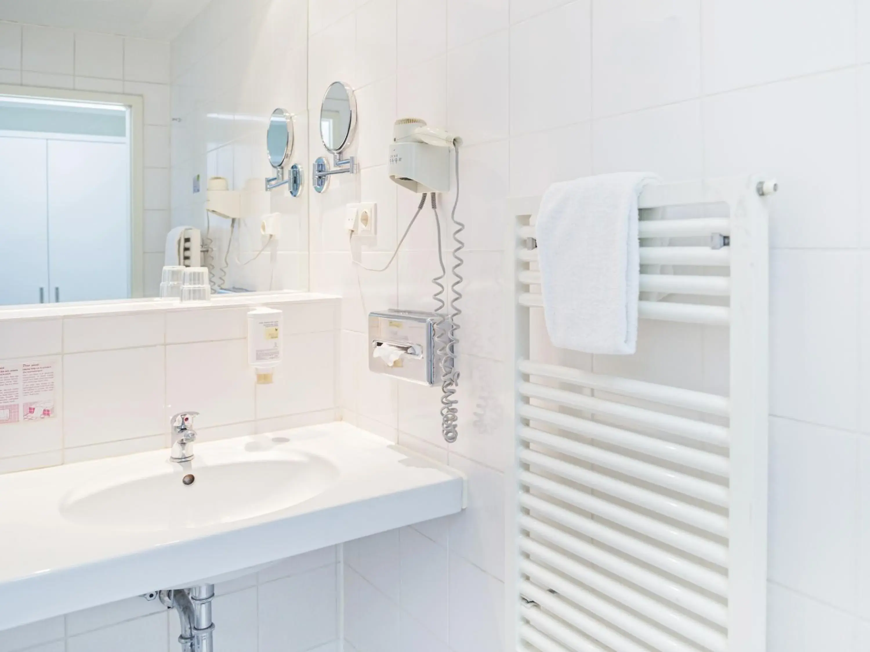 Standard Single Room in Hotel Domicil Hamburg by Golden Tulip Standard Single Room in Hotel Domicil Hamburg by Golden Tulip