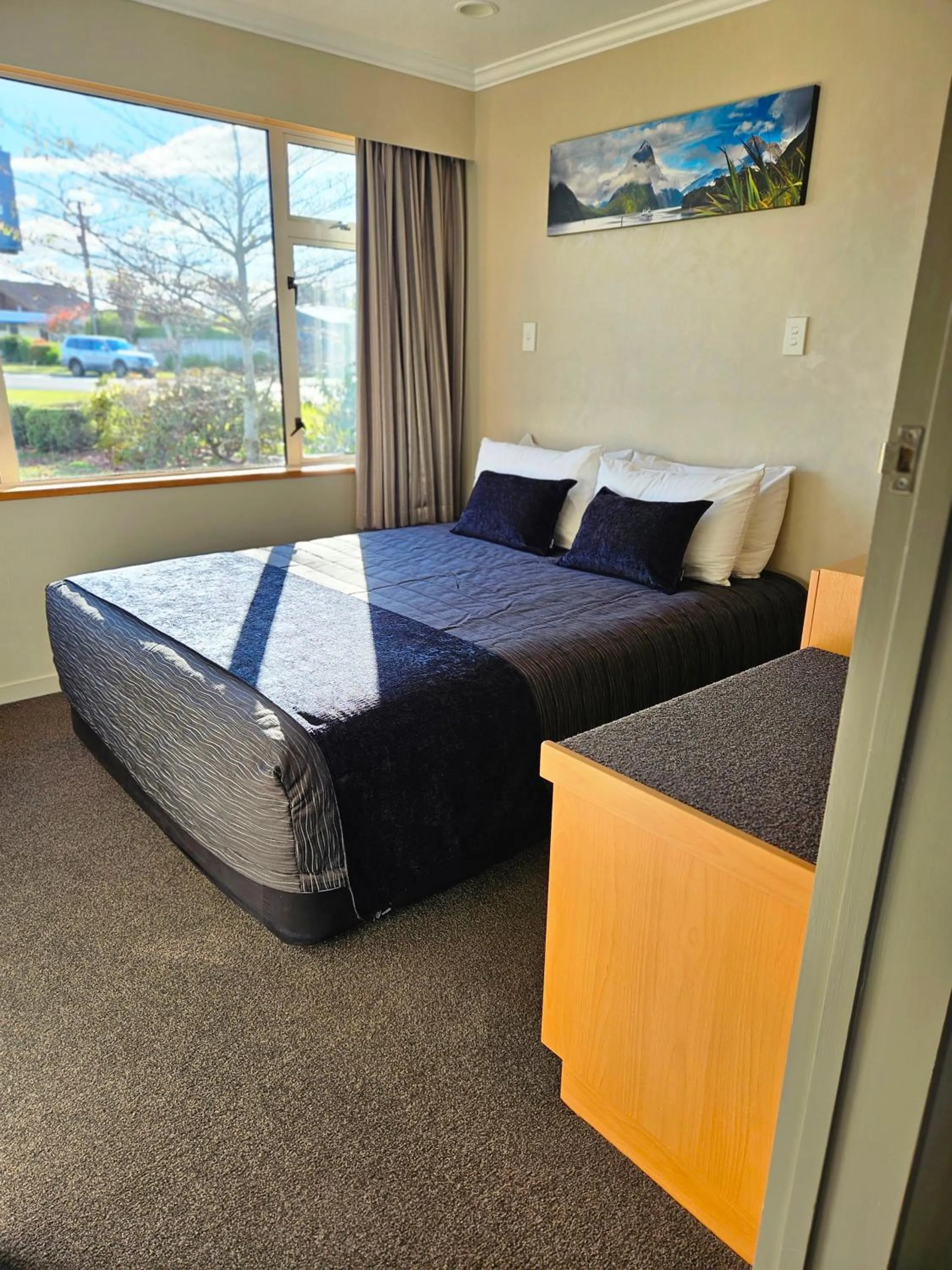 Bed in Lakeside Motel & Apartments