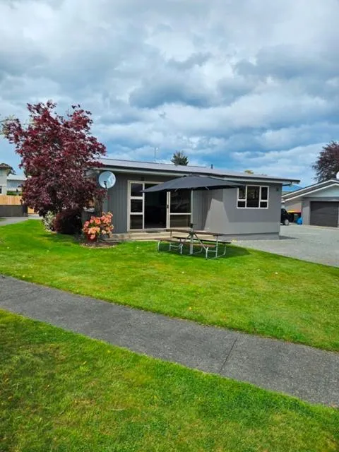 Lakeside Motel & Apartments