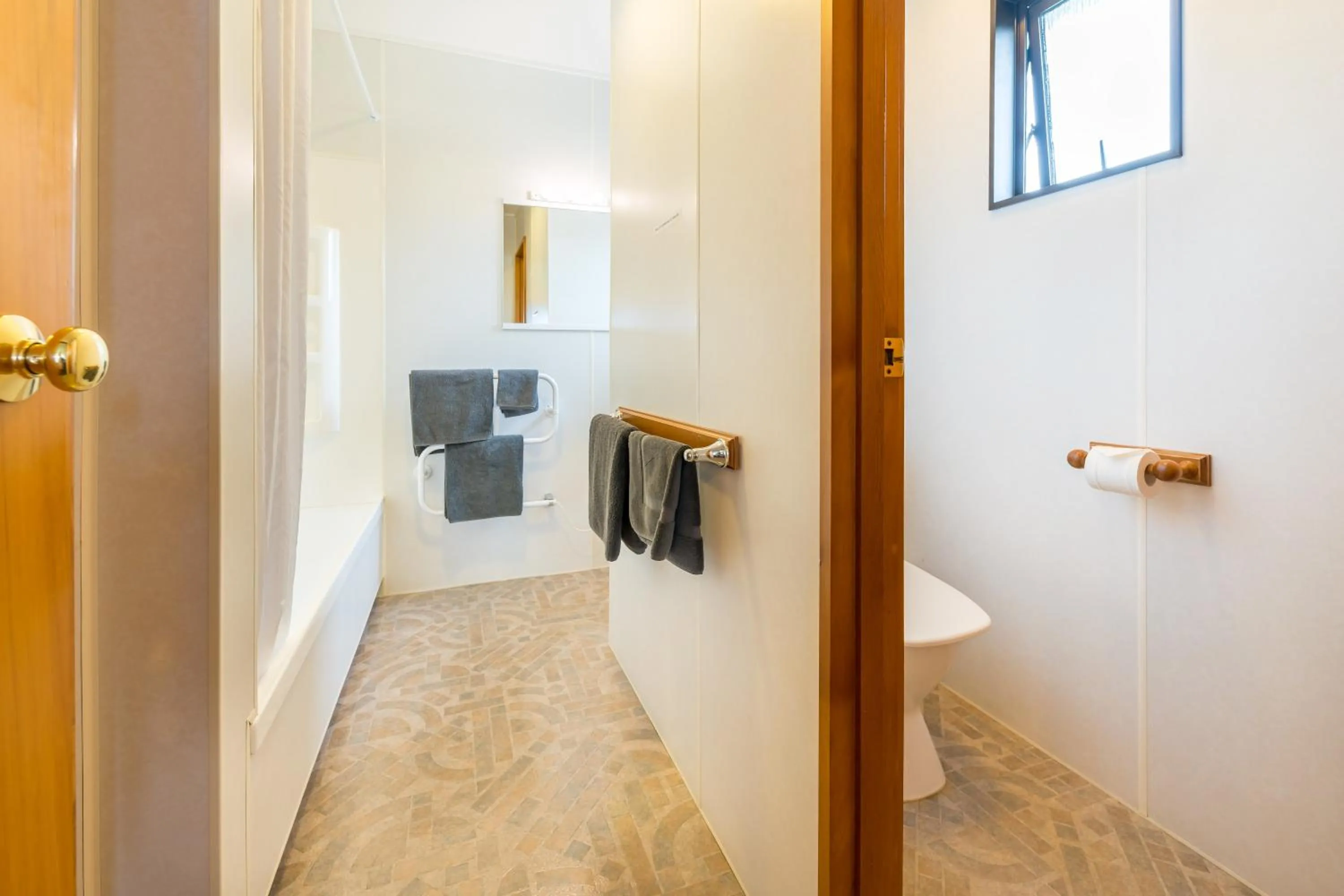 Lakeside Motel & Apartments