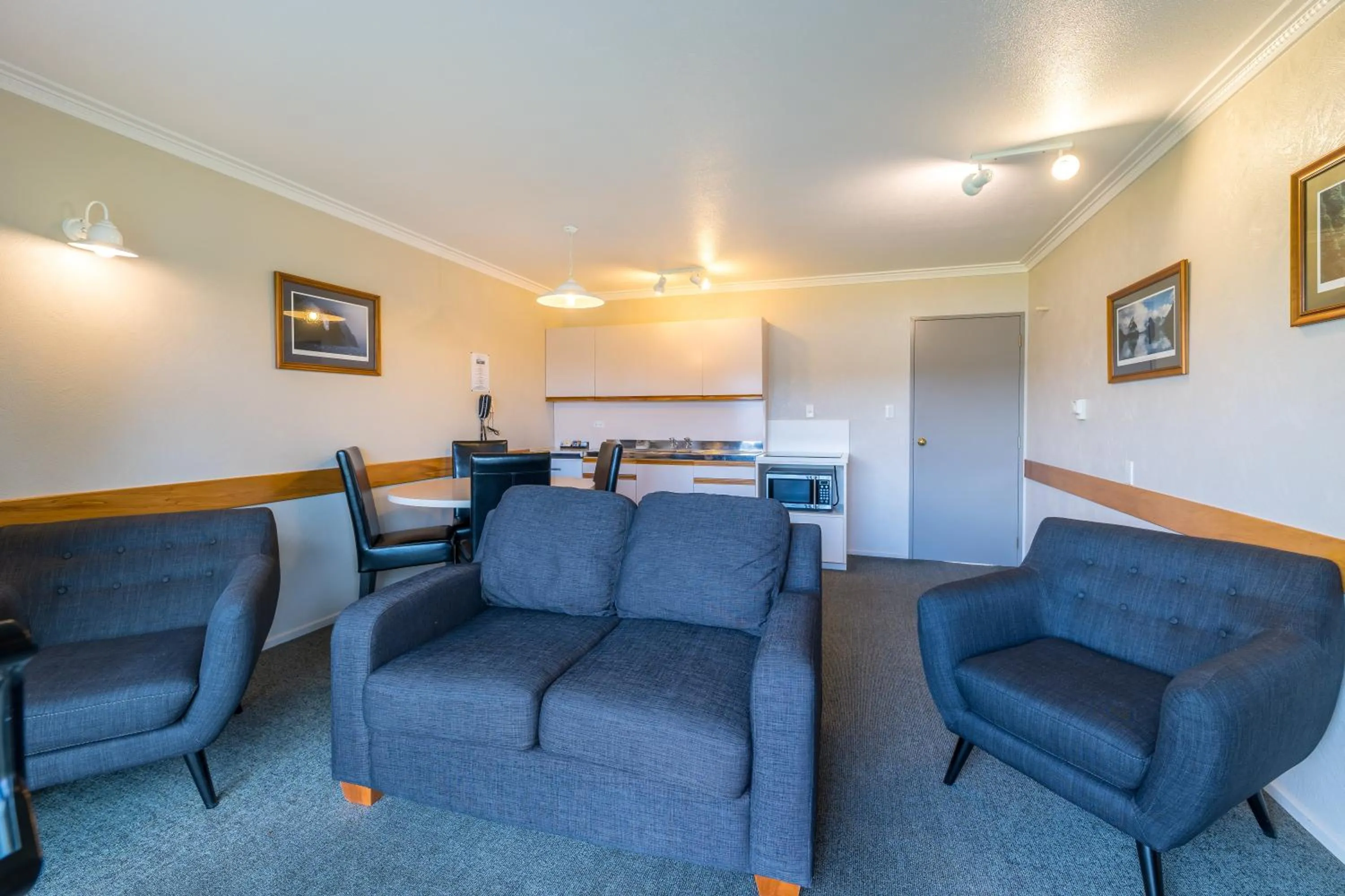 Lakeside Motel & Apartments