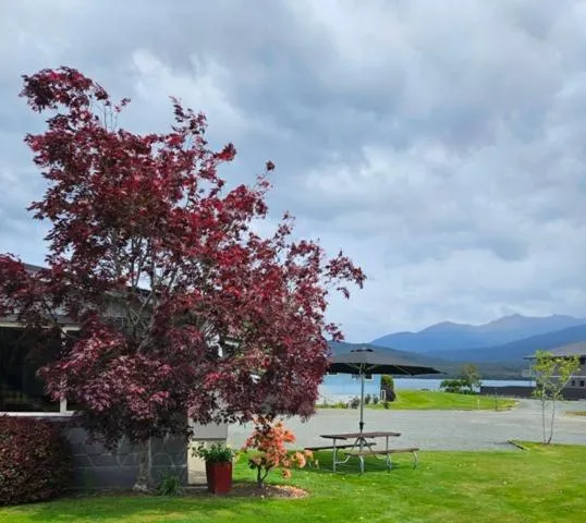 Lakeside Motel & Apartments