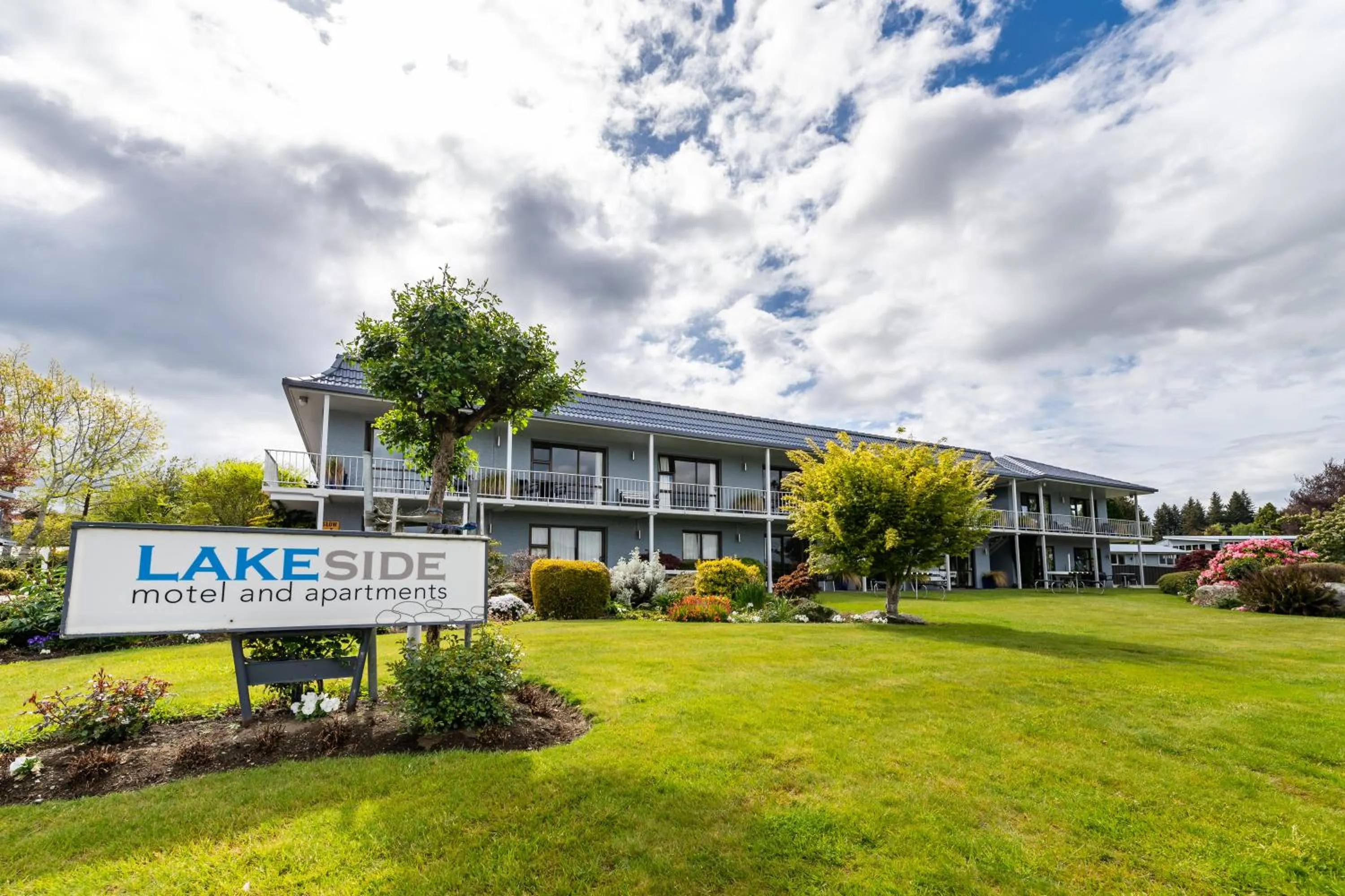 Lakeside Motel & Apartments