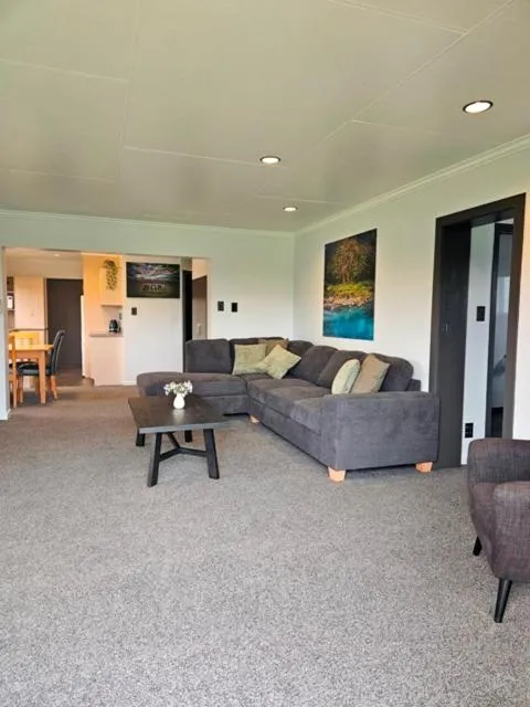 Lakeside Motel & Apartments