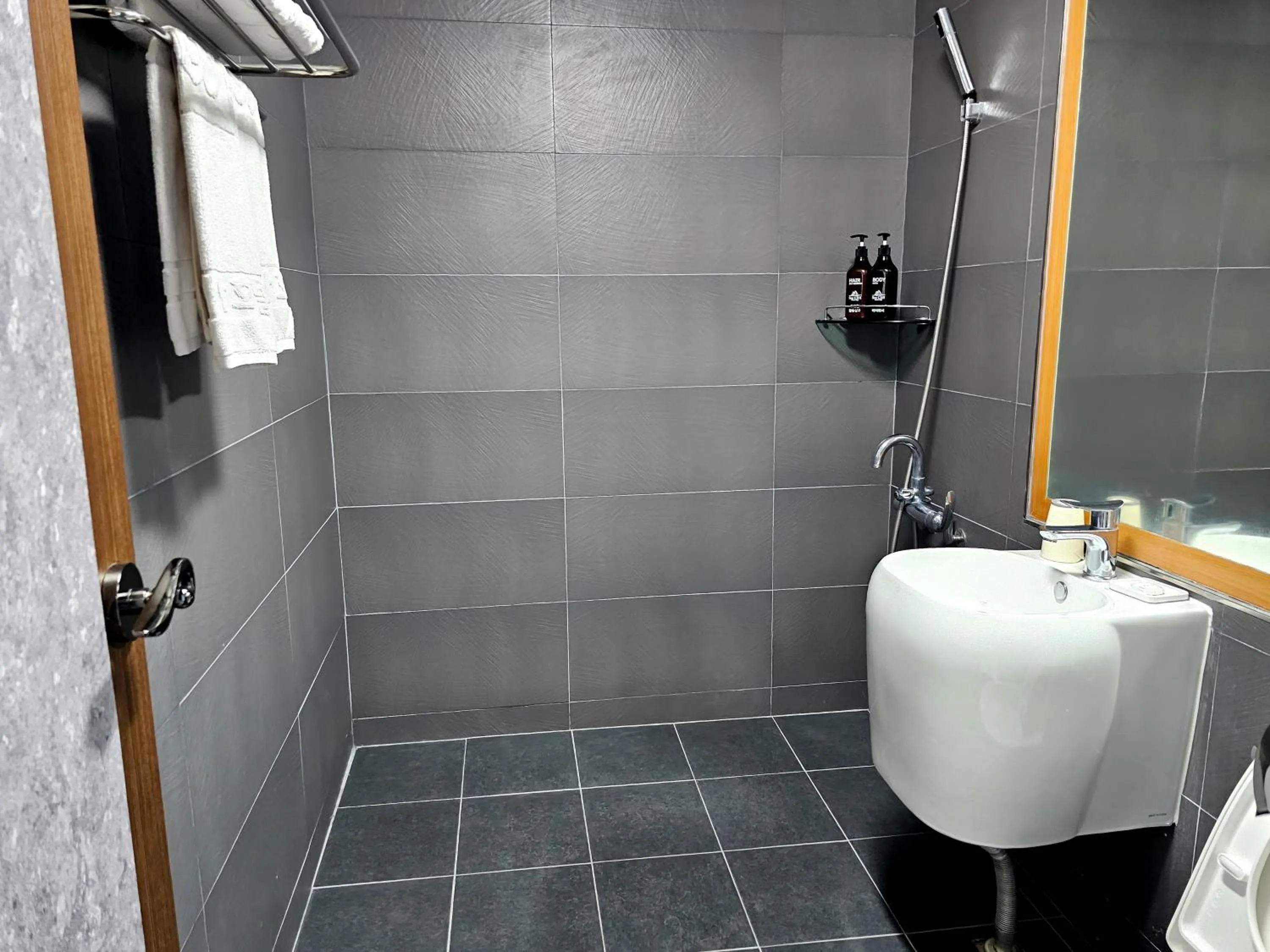 Toilet in Sea Cliff Hotel Jeju