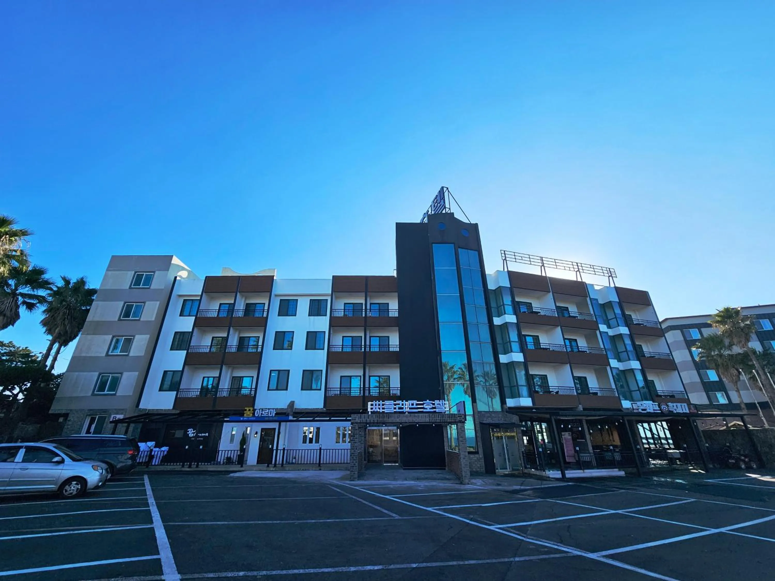 Property building in Sea Cliff Hotel Jeju