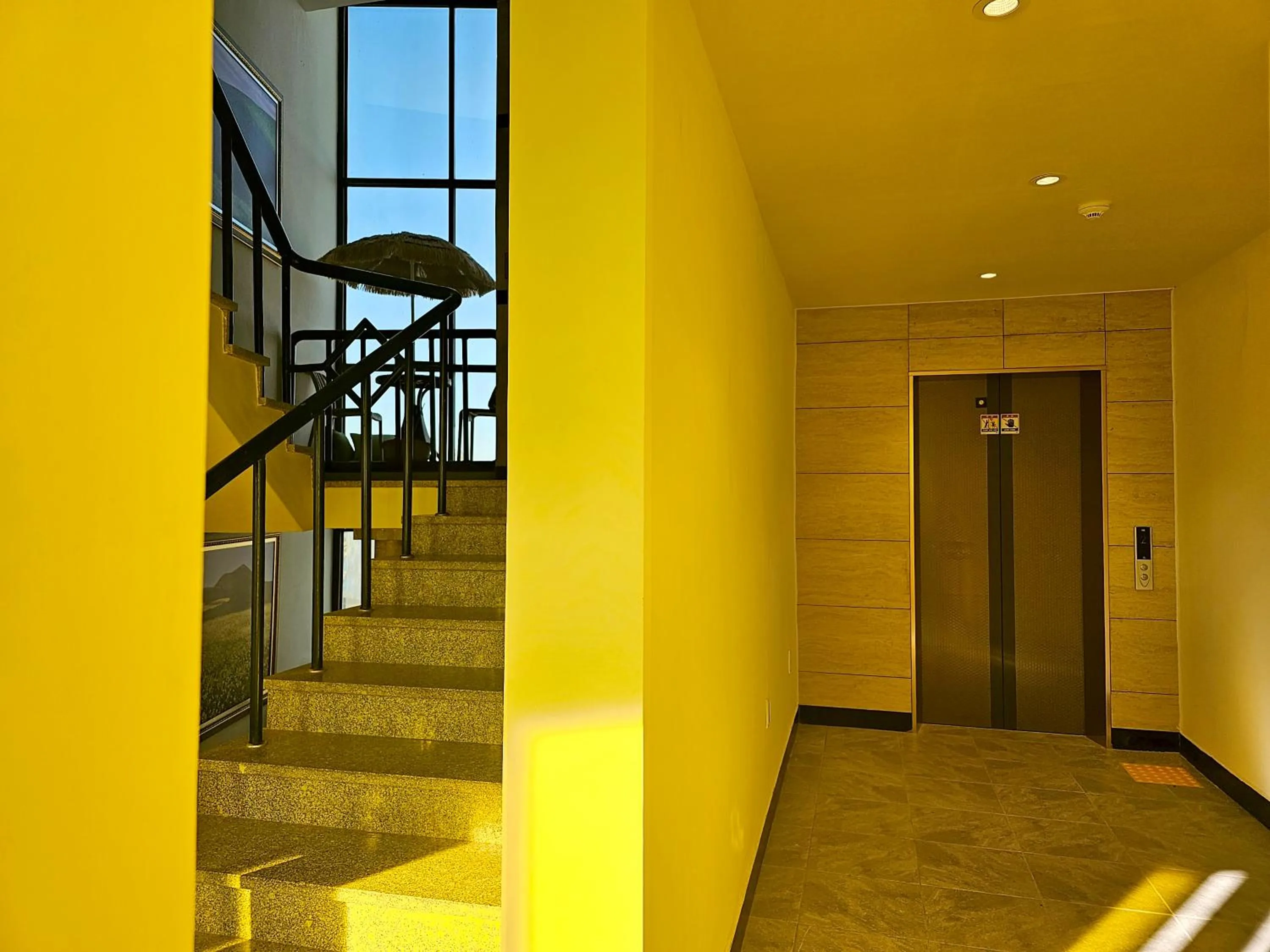 elevator in Sea Cliff Hotel Jeju