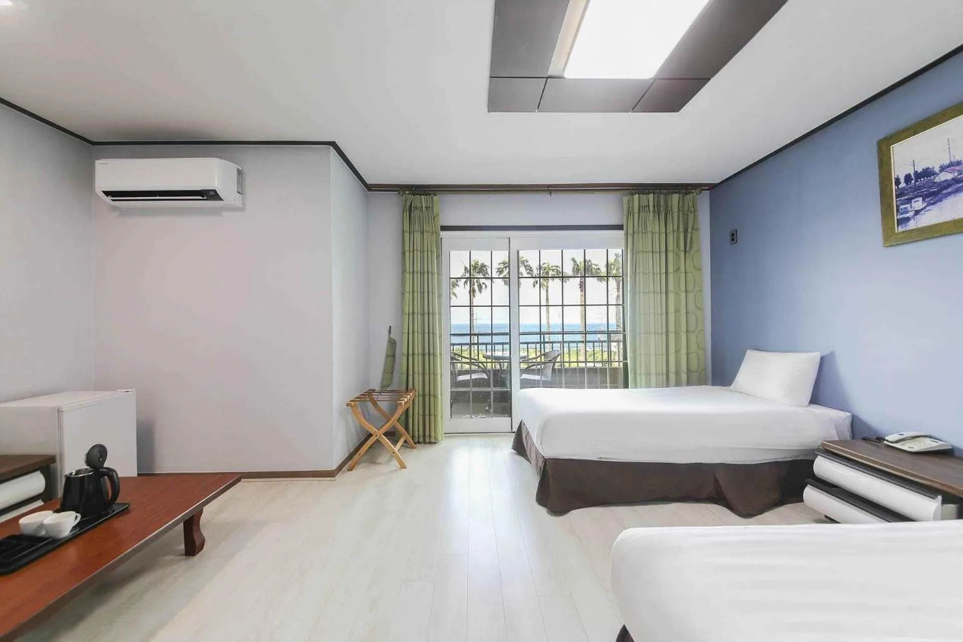 Bed in Sea Cliff Hotel Jeju