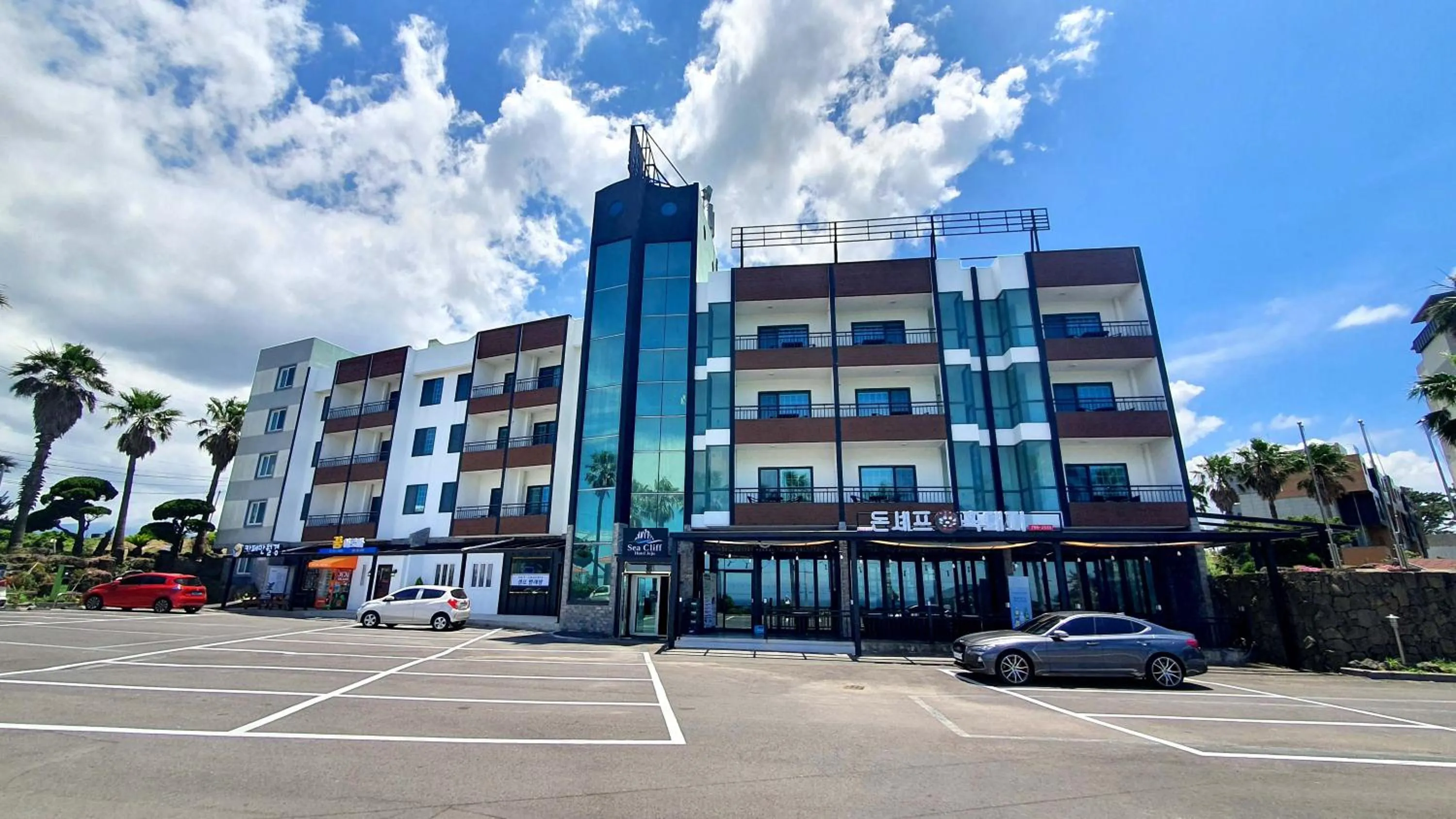 Property building in Sea Cliff Hotel Jeju