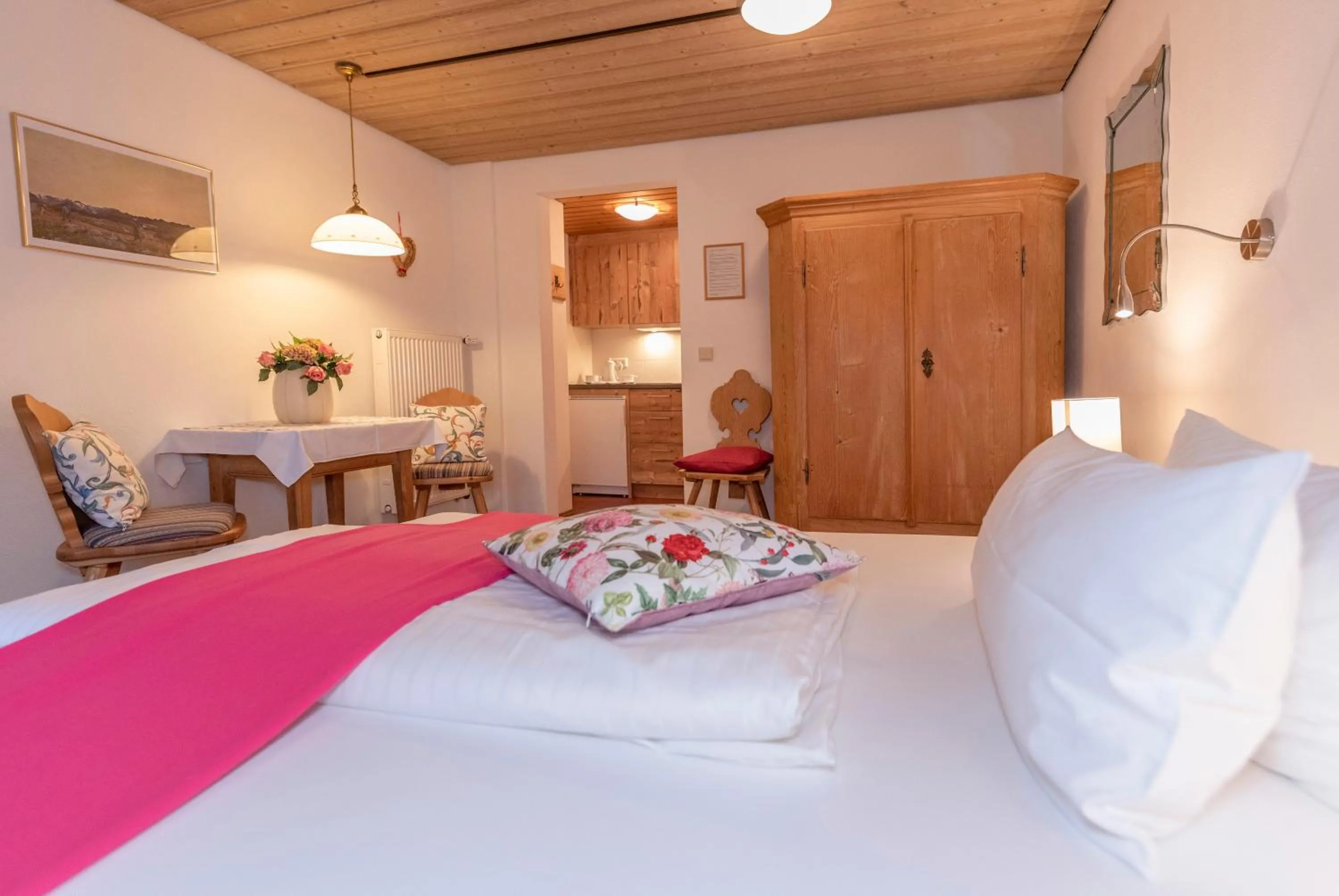 Bed in Gästehaus Bergstüberl
