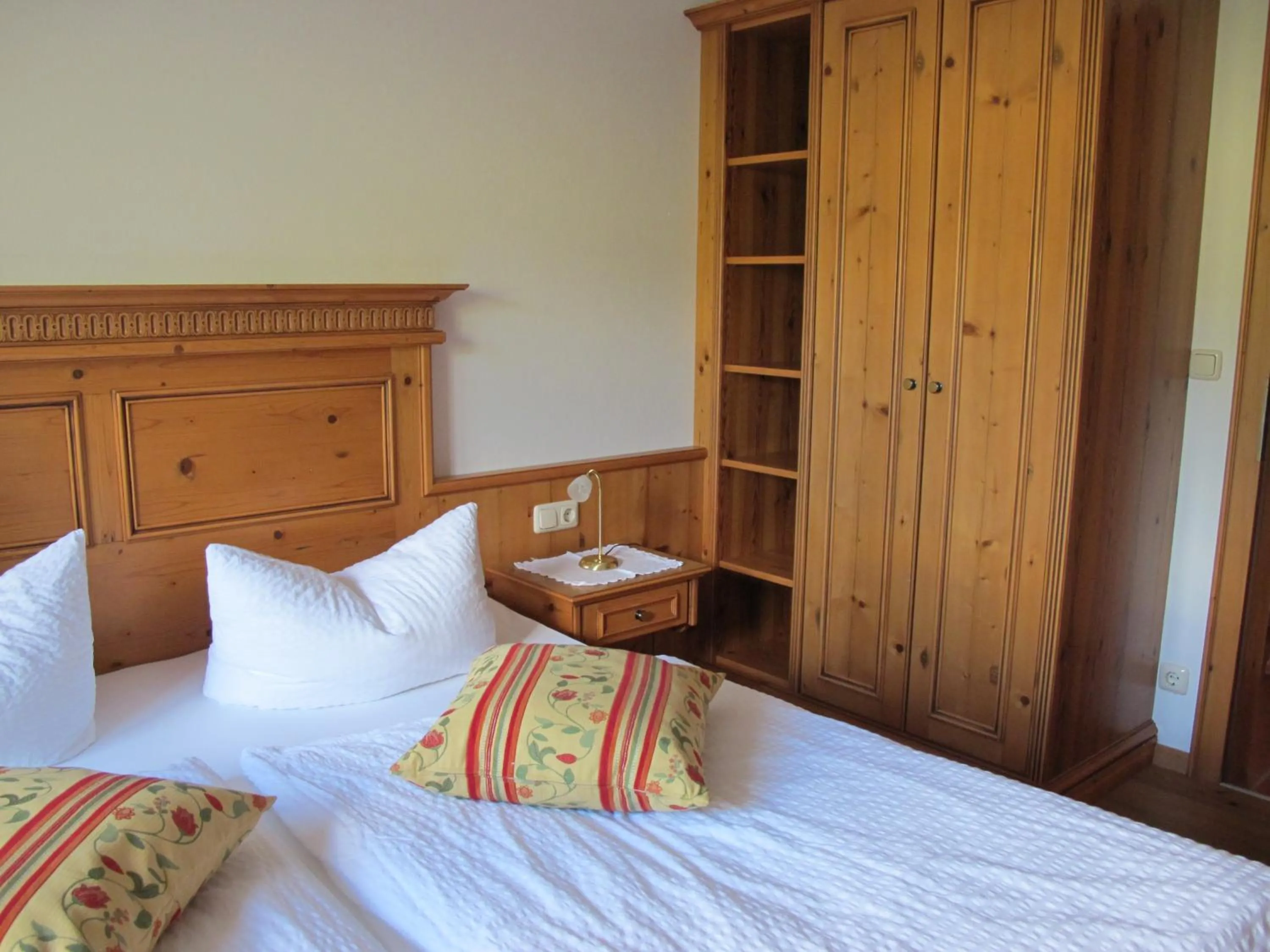 Bed in Gästehaus Bergstüberl