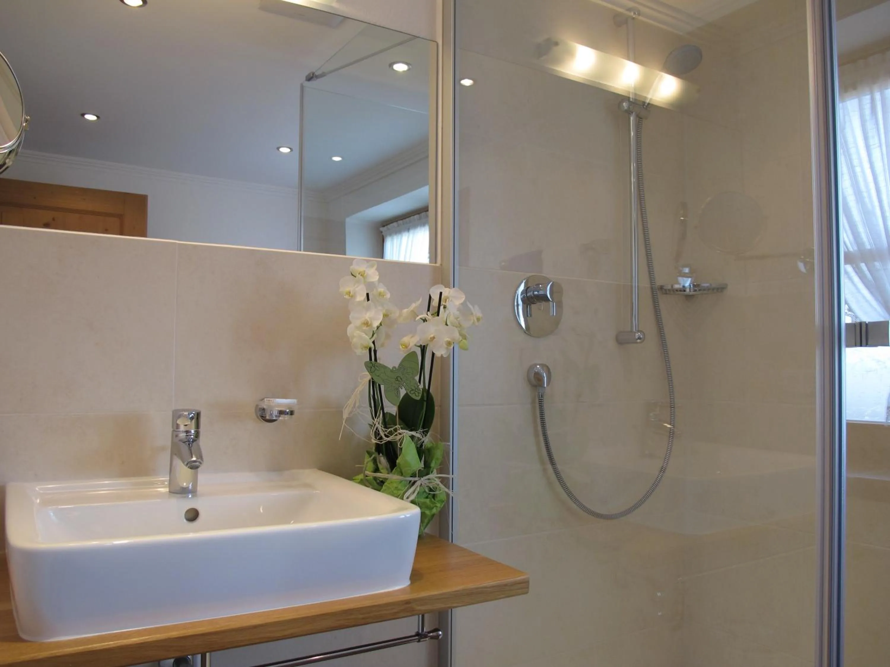 Shower in Gästehaus Bergstüberl
