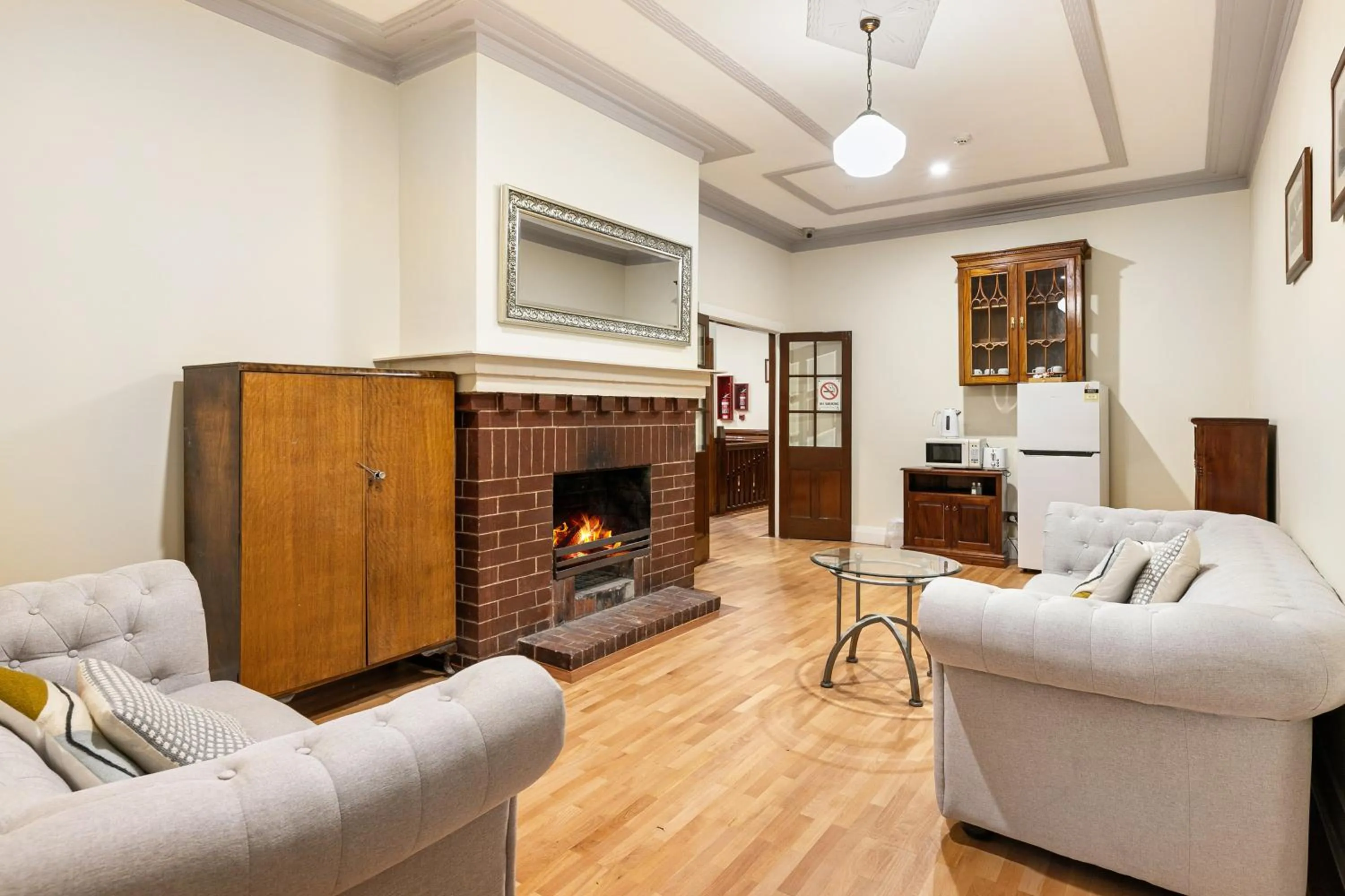 TV and multimedia in Canungra Hotel