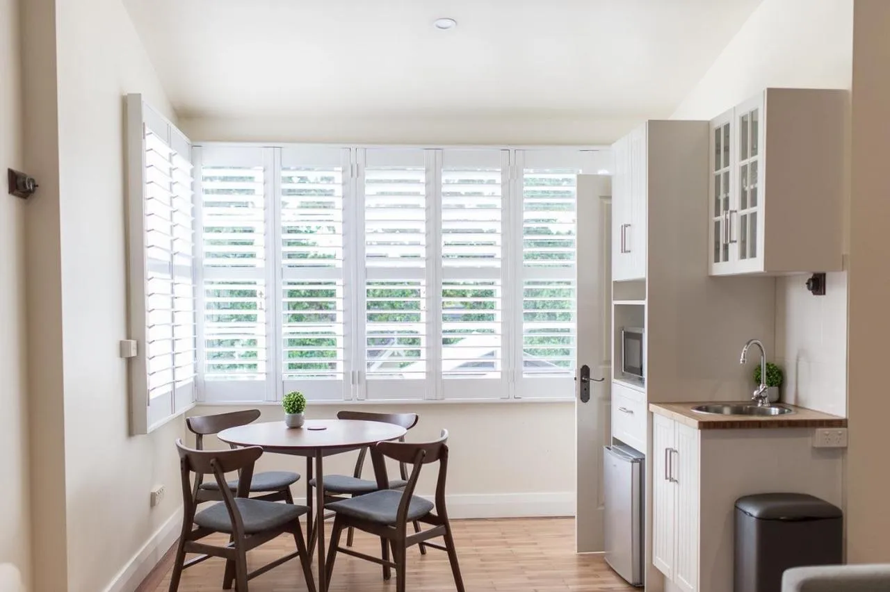 Kitchen or kitchenette in Canungra Hotel
