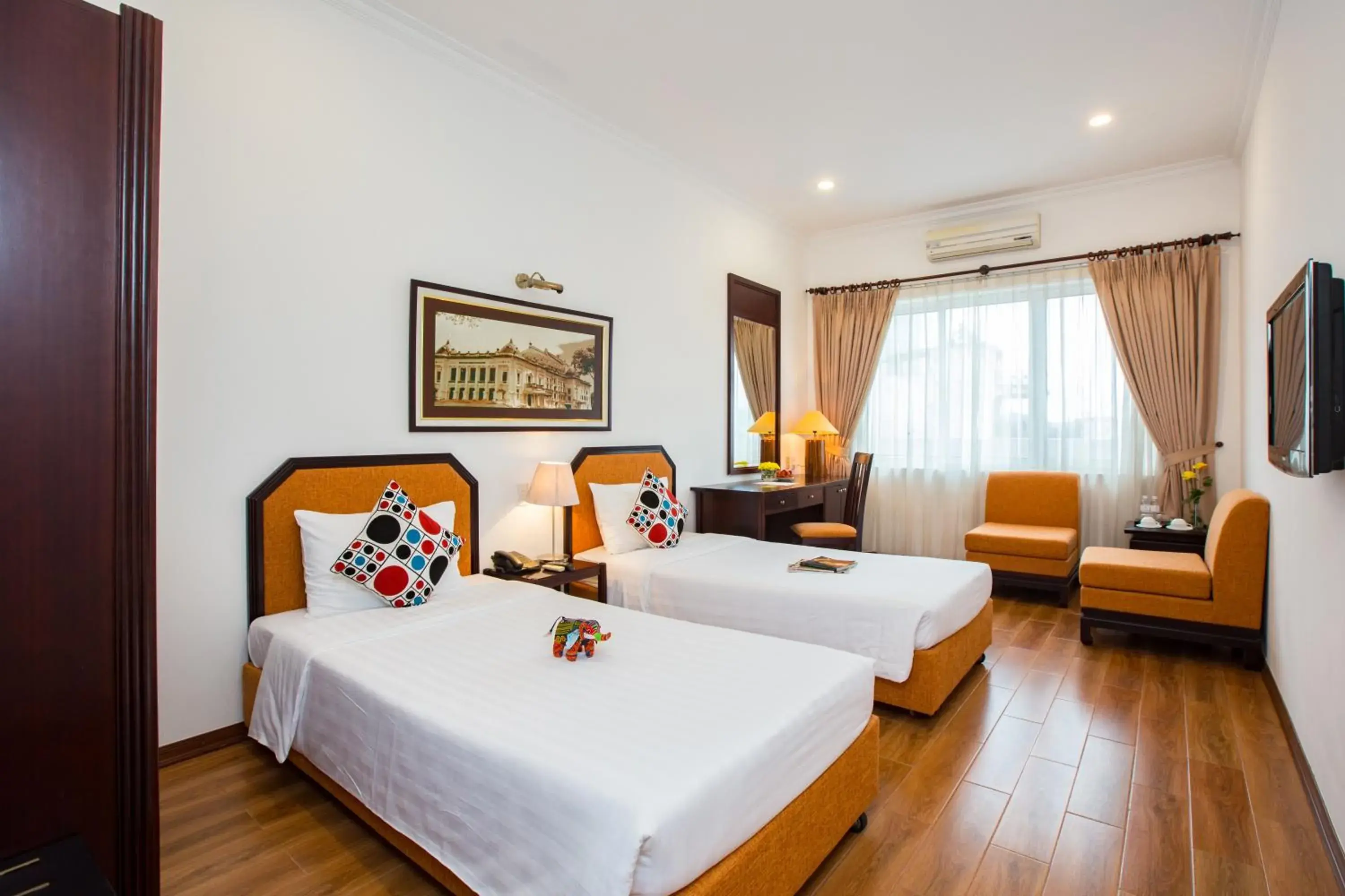 Deluxe Double or Twin Room in Thang Long Espana Hotel Deluxe Double or Twin Room in Thang Long Espana Hotel