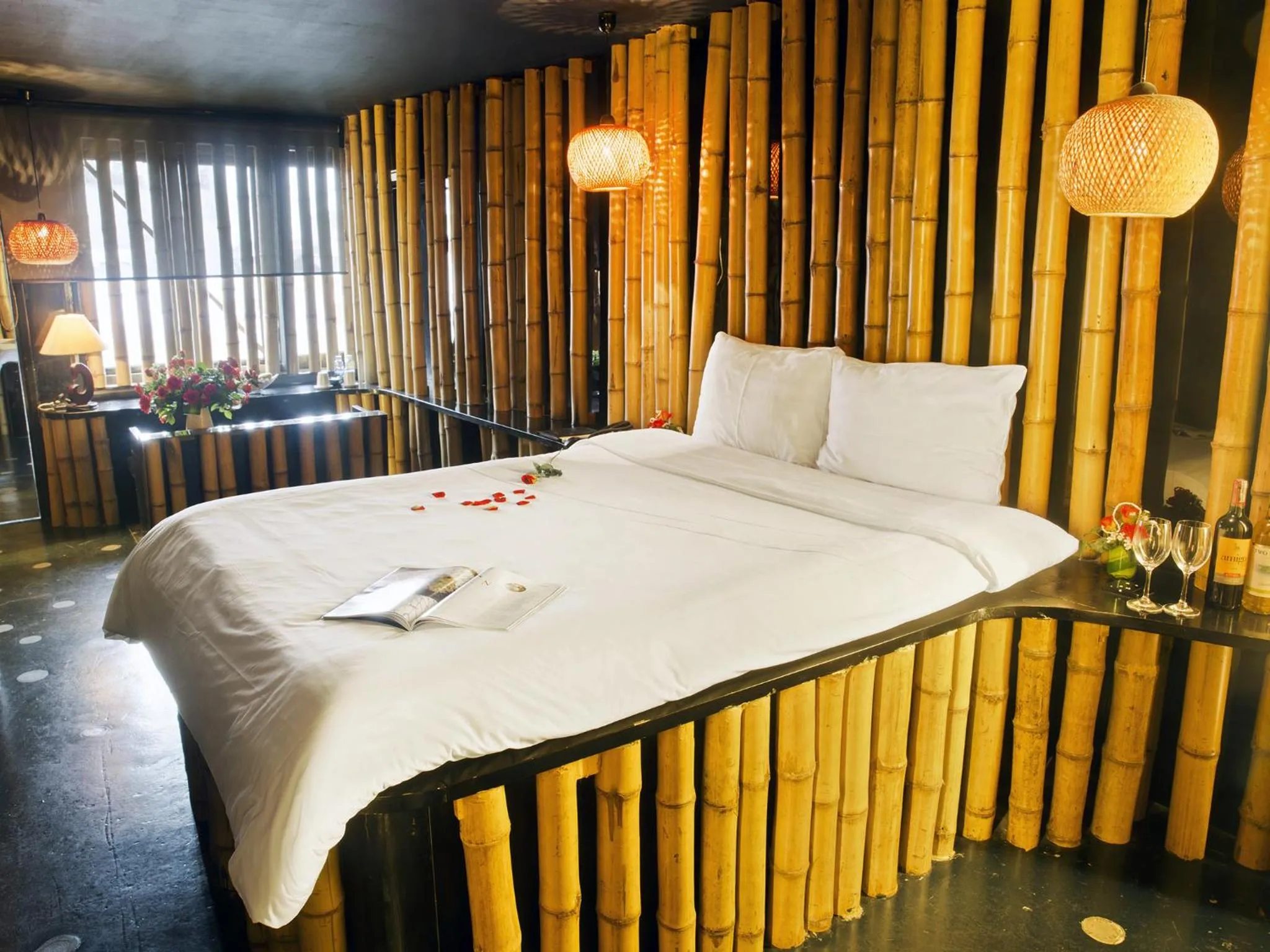 Bedroom, Bed in Thang Long Espana Hotel