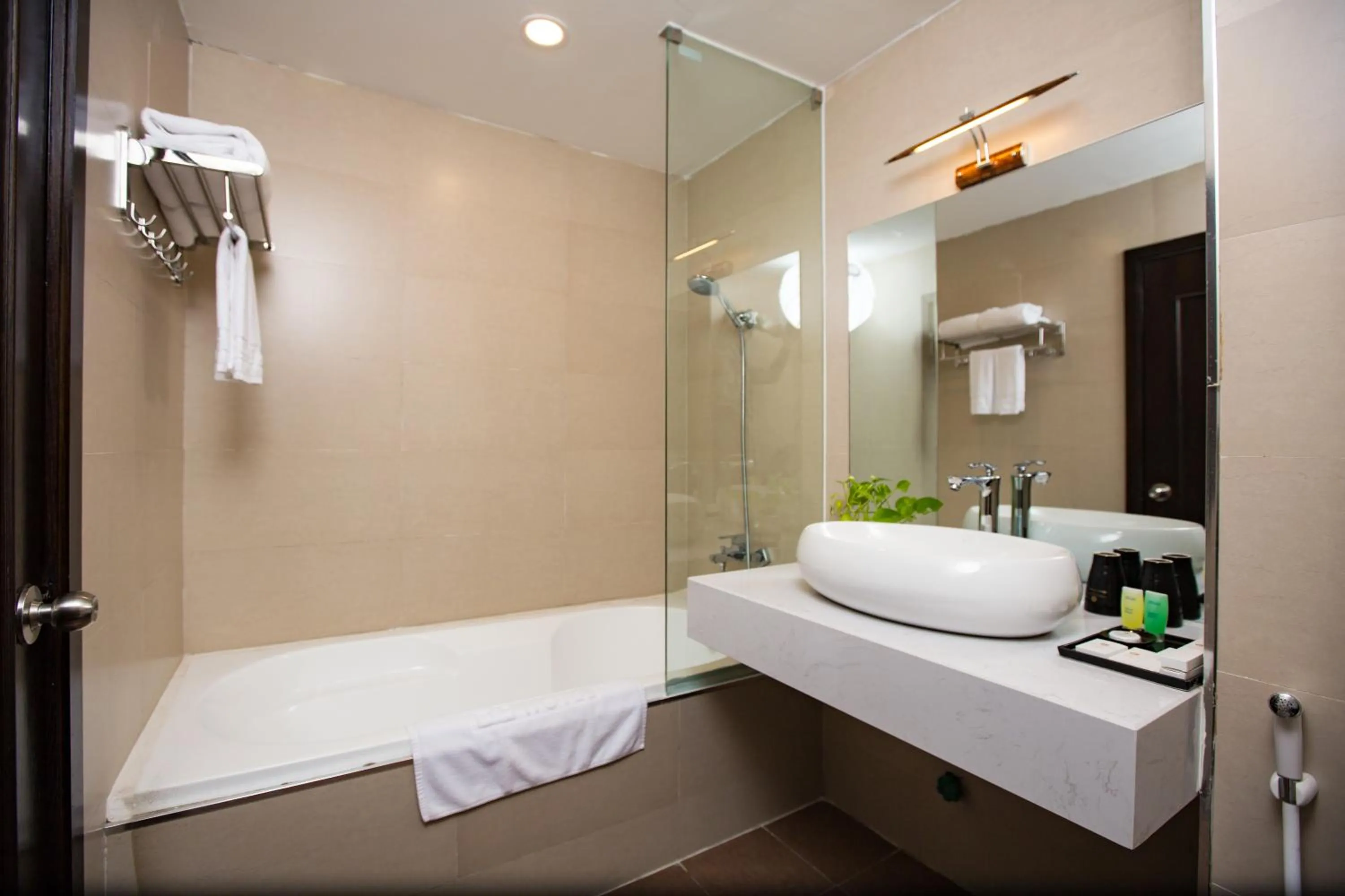 Bathroom, Bed in Thang Long Espana Hotel