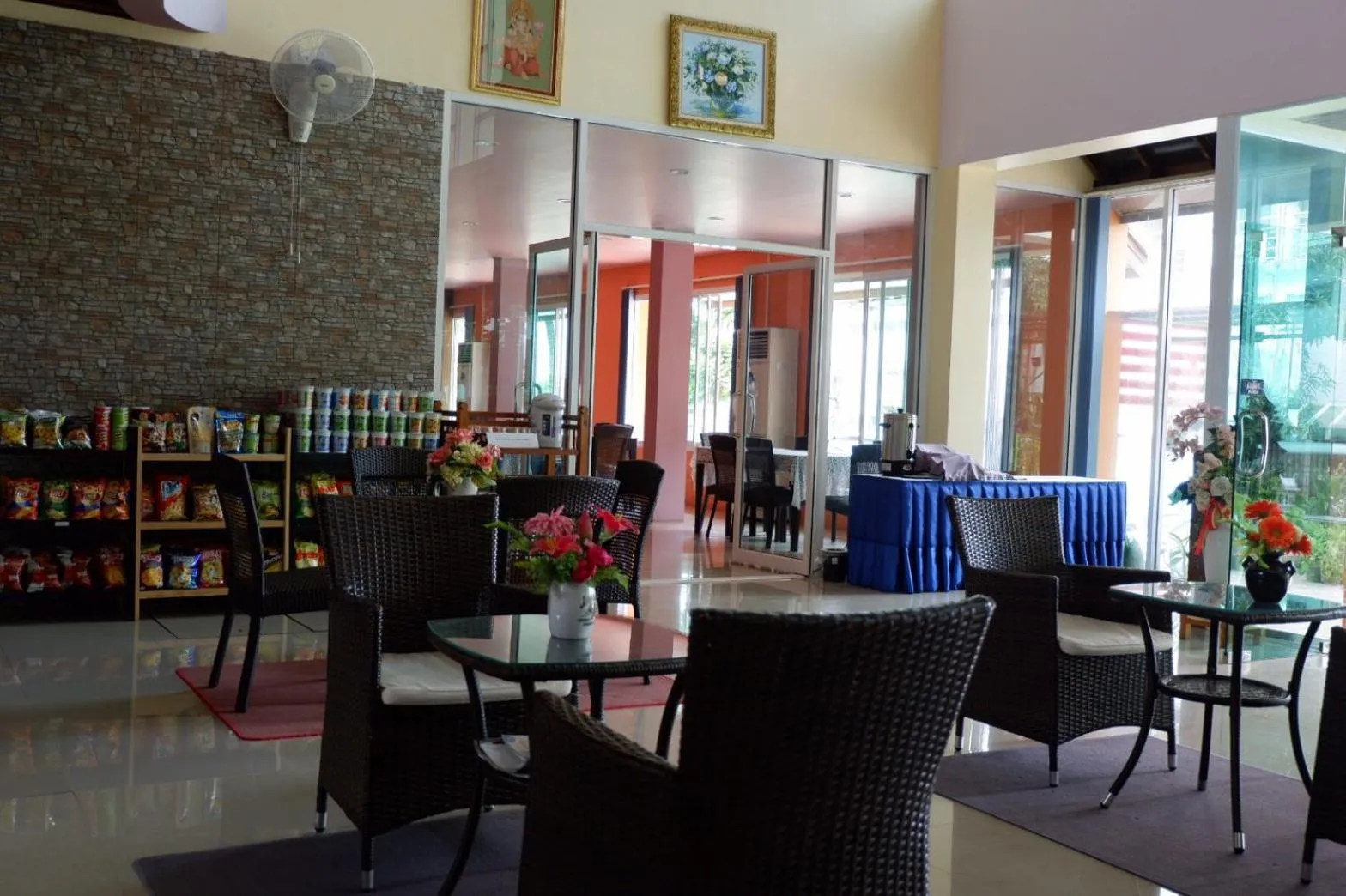 Restaurant/places to eat in Na Chaidej hotel