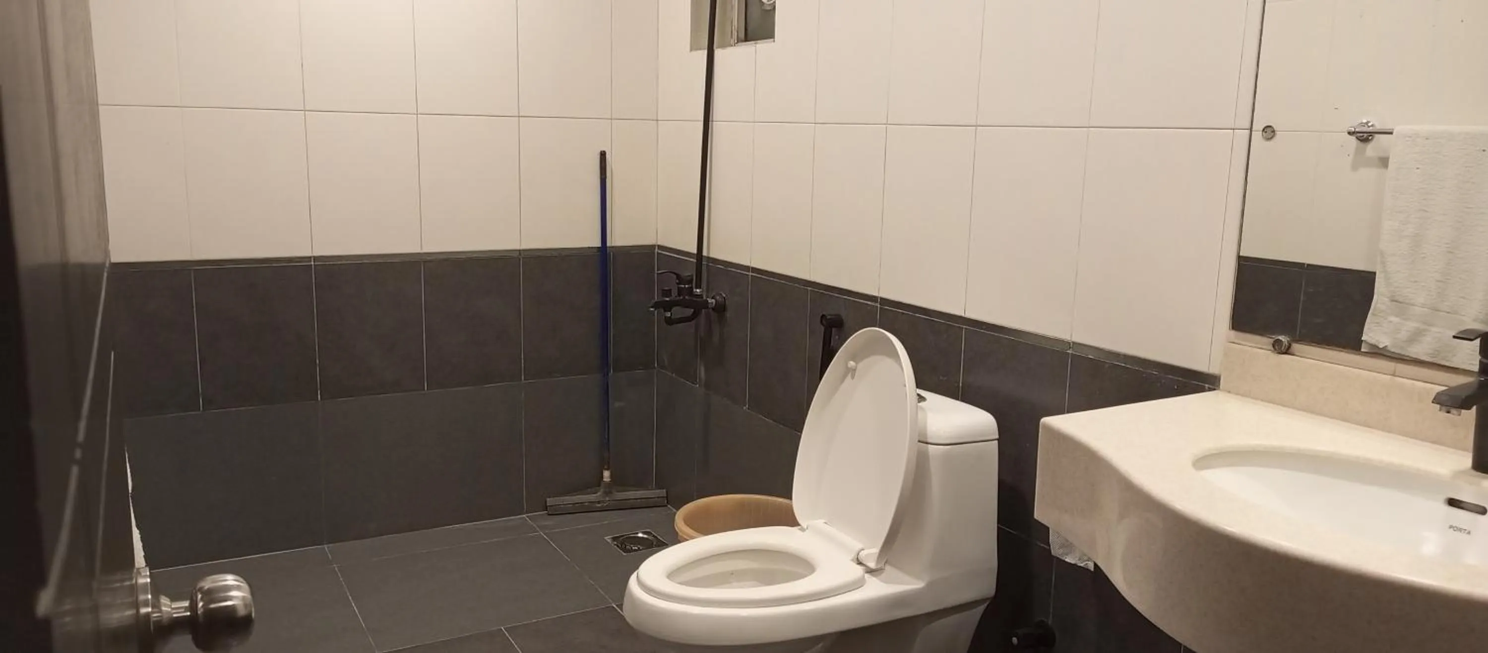 Bathroom in Hira Guest House