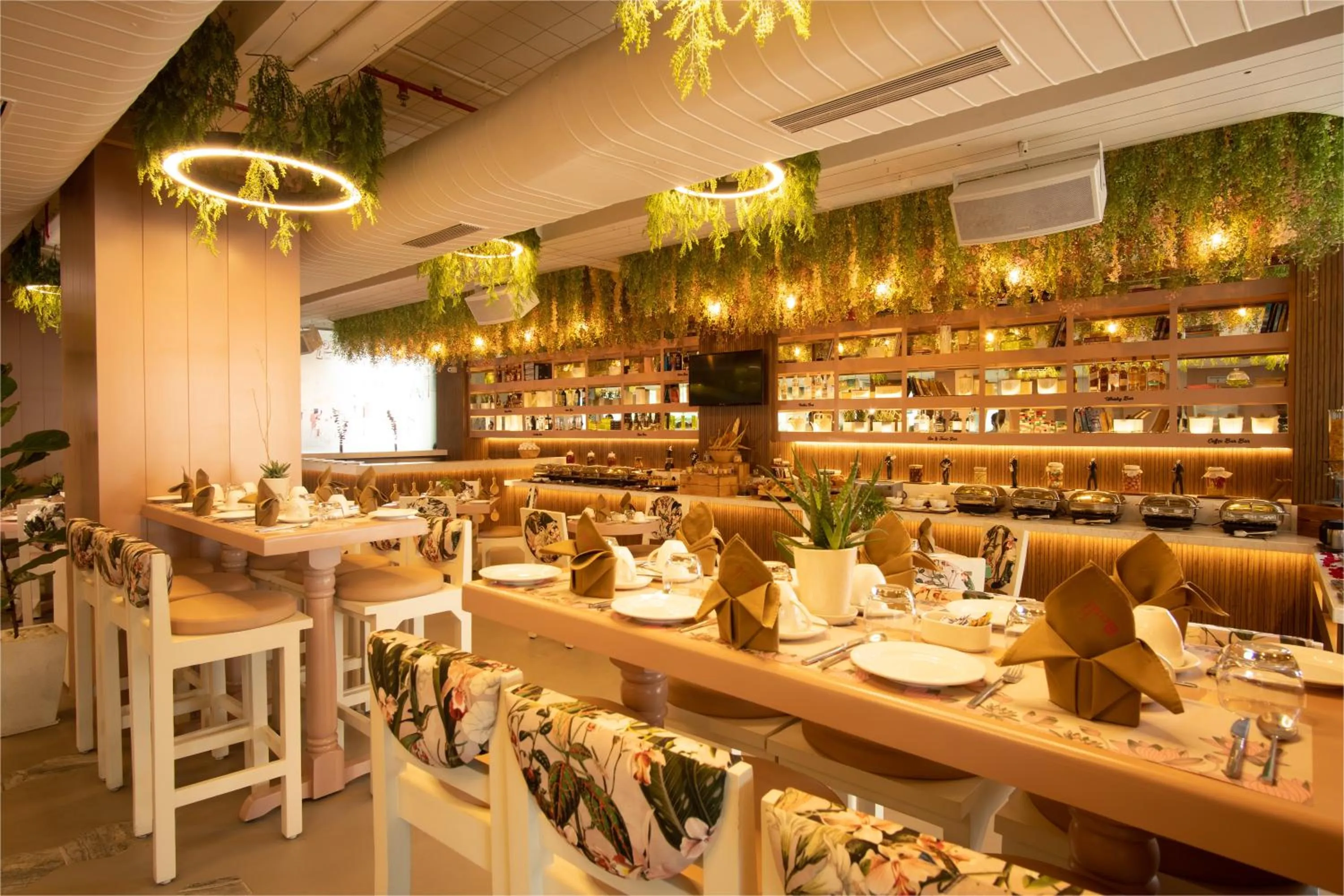 Restaurant/places to eat in BEYZAA HOTEL AND SUITES