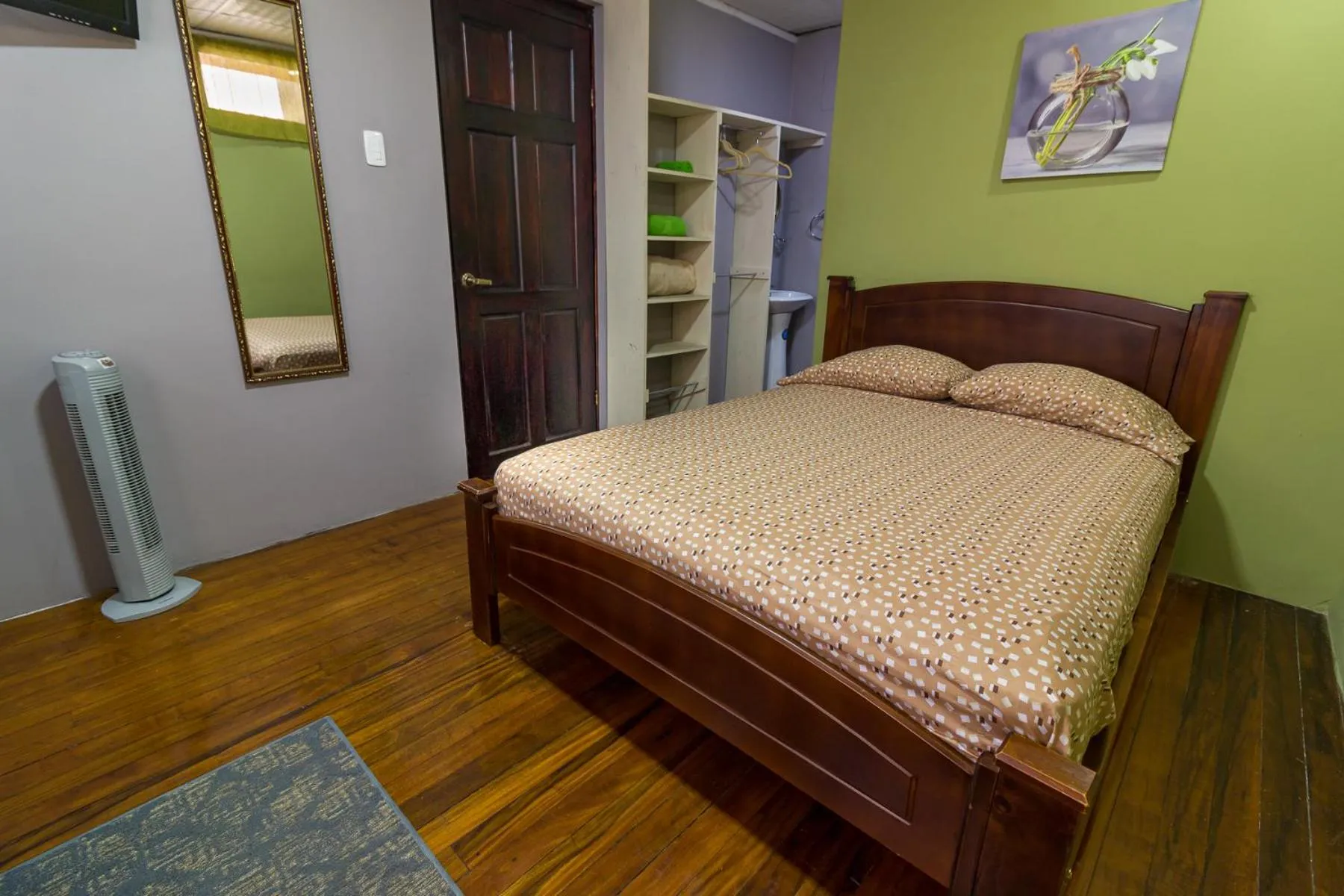 Photo of the whole room, Bed in Delcafetalcr