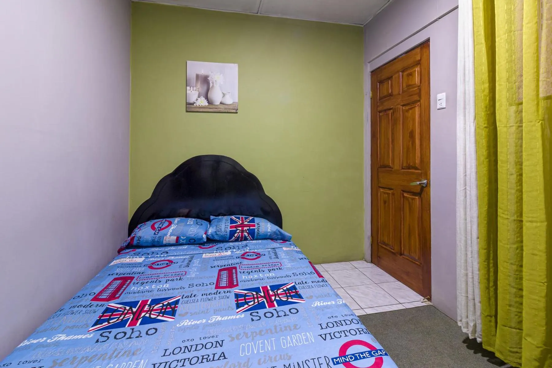 Photo of the whole room, Bed in Delcafetalcr