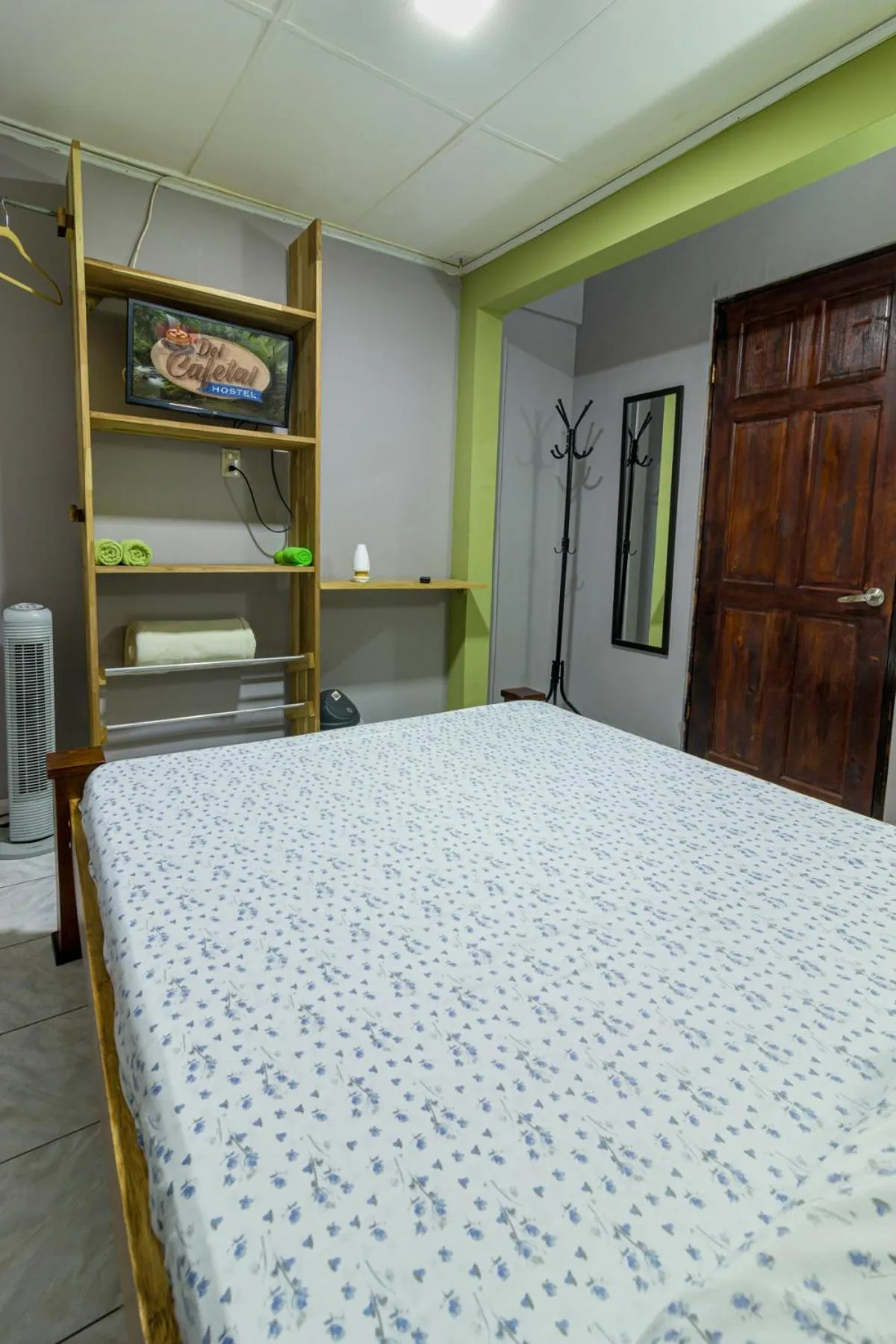 Photo of the whole room, Bed in Delcafetalcr