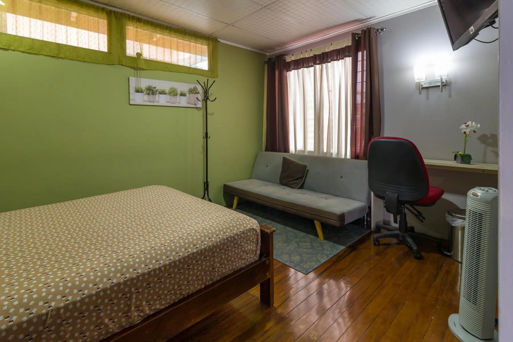 Photo of the whole room, Bed in Delcafetalcr