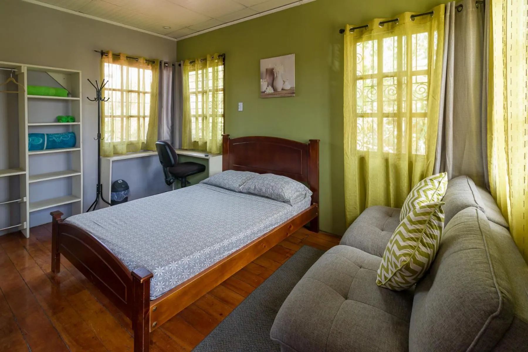 Photo of the whole room, Bed in Delcafetalcr