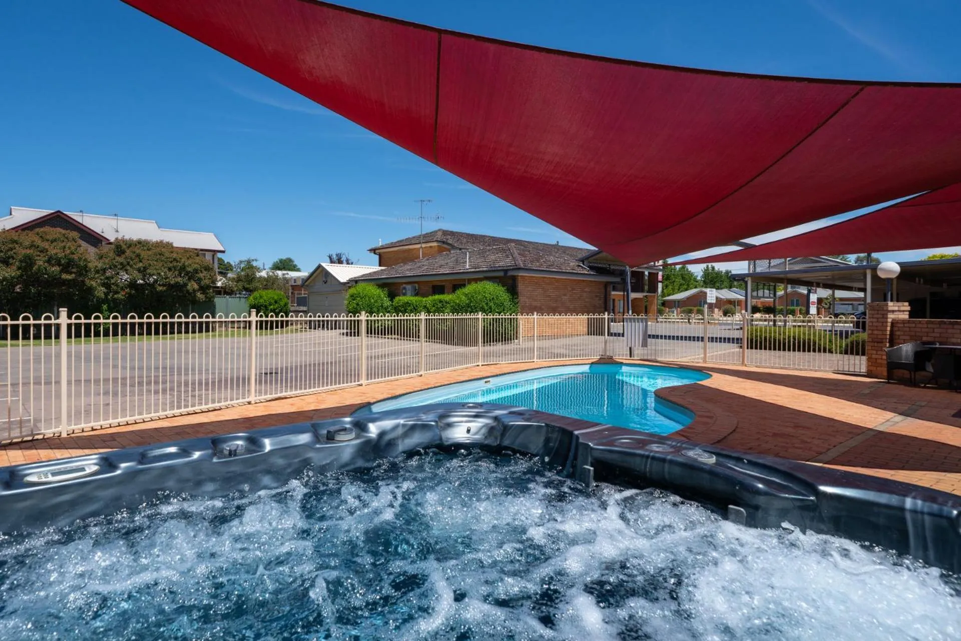 Pool view in Ben Chifley Motor Inn