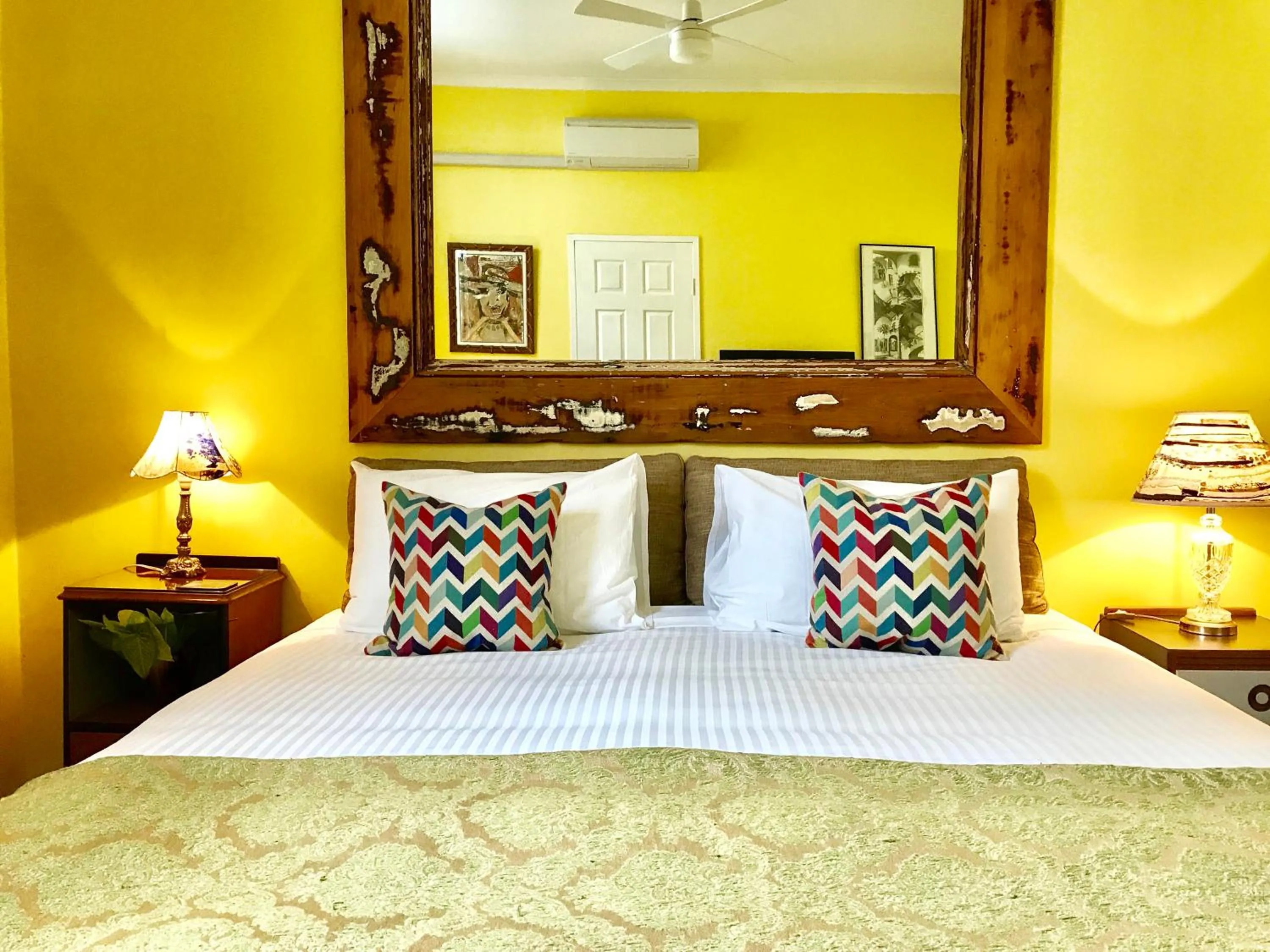 Decorative detail, Bed in Vine Valley Inn