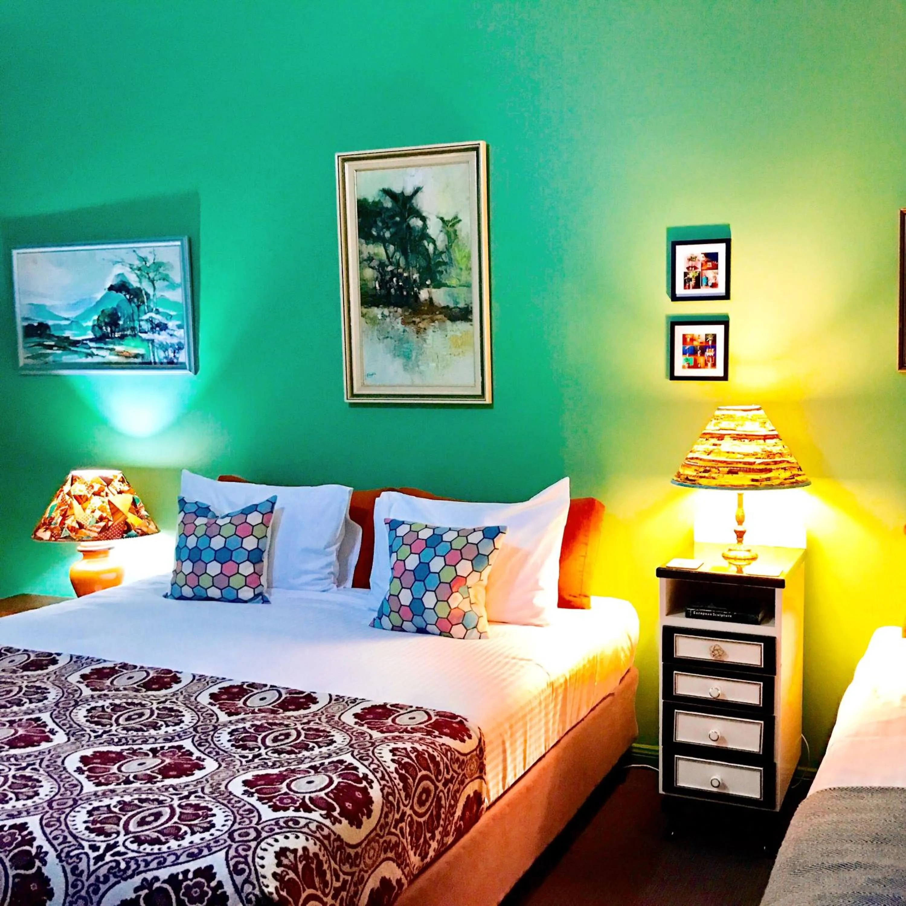 Bed in Vine Valley Inn